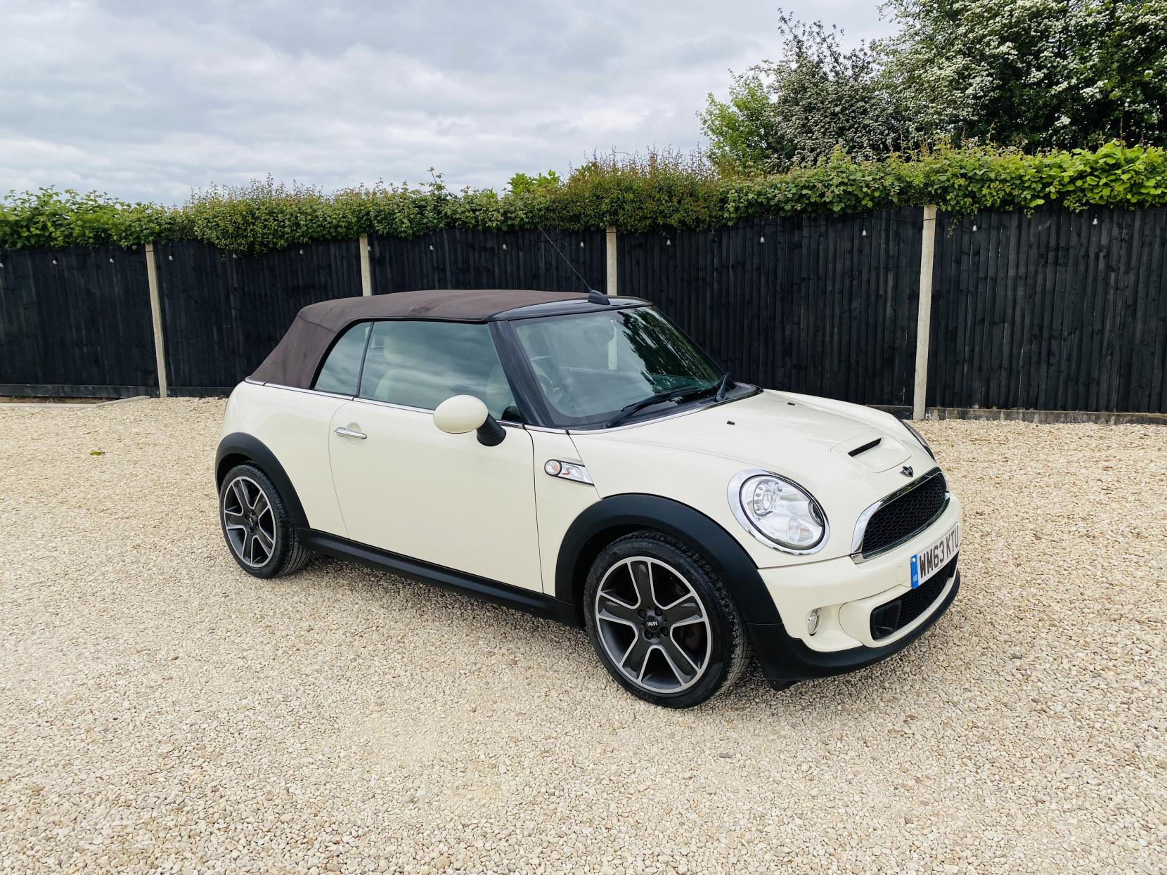 MINI Convertible 1.6 Cooper S Convertible 2dr Petrol Auto Euro 5 (184 ps)