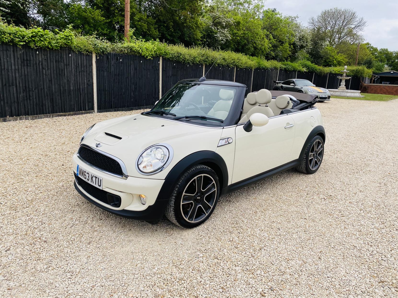 MINI Convertible 1.6 Cooper S Convertible 2dr Petrol Auto Euro 5 (184 ps)