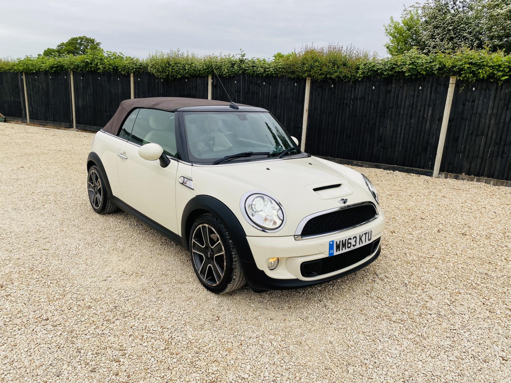 MINI Convertible 1.6 Cooper S Convertible 2dr Petrol Auto Euro 5 (184 ps)