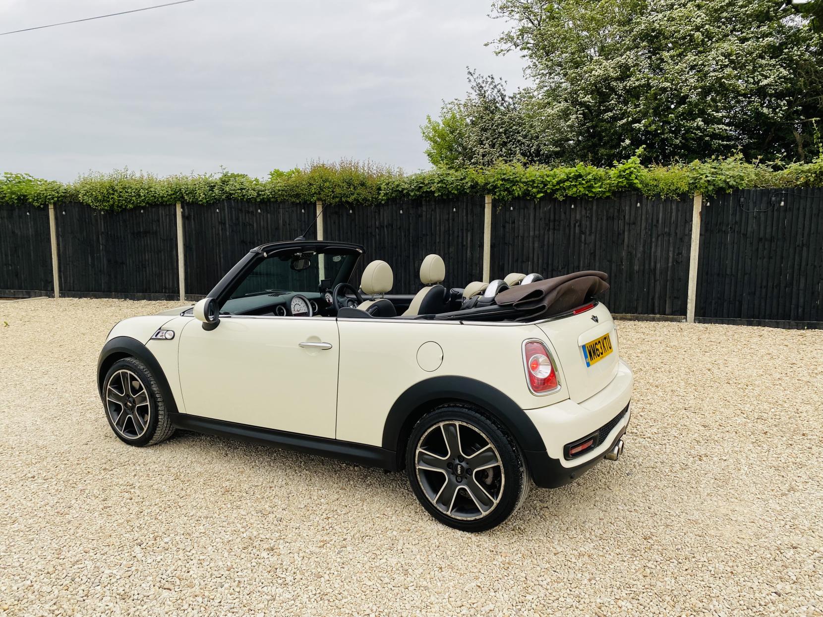MINI Convertible 1.6 Cooper S Convertible 2dr Petrol Auto Euro 5 (184 ps)
