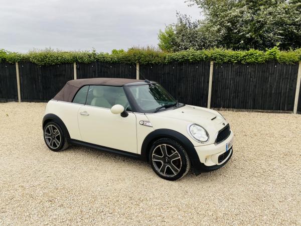 MINI Convertible 1.6 Cooper S Convertible 2dr Petrol Auto Euro 5 (184 ps)