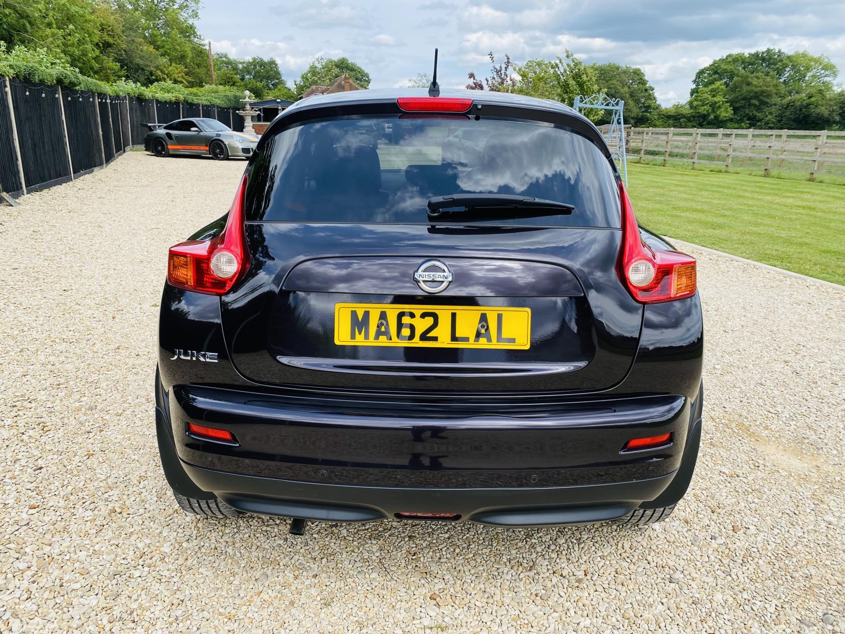 Nissan Juke 1.6 Tekna SUV 5dr Petrol CVT Euro 5 (117 ps)