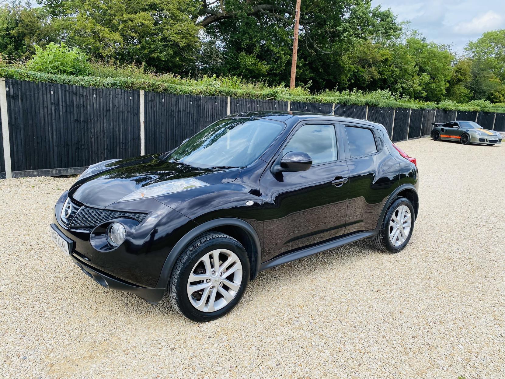 Nissan Juke 1.6 Tekna SUV 5dr Petrol CVT Euro 5 (117 ps)