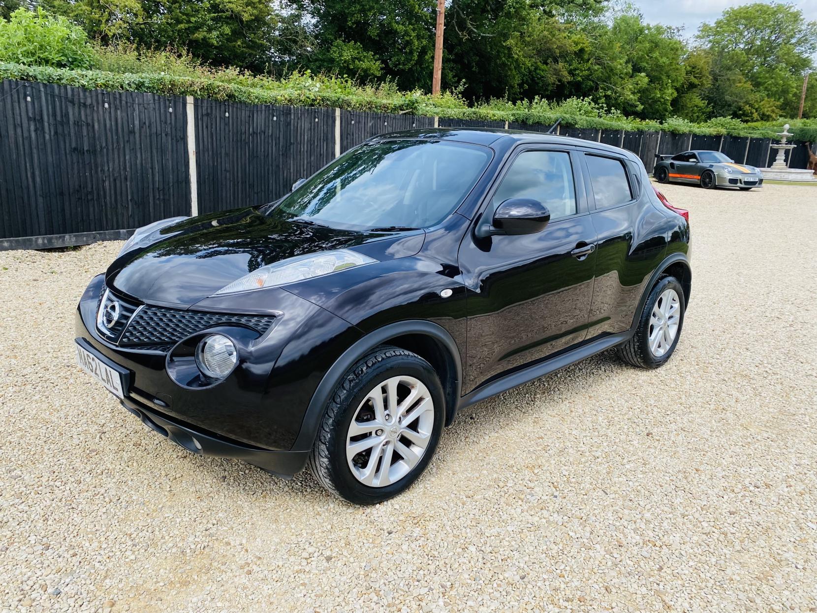 Nissan Juke 1.6 Tekna SUV 5dr Petrol CVT Euro 5 (117 ps)