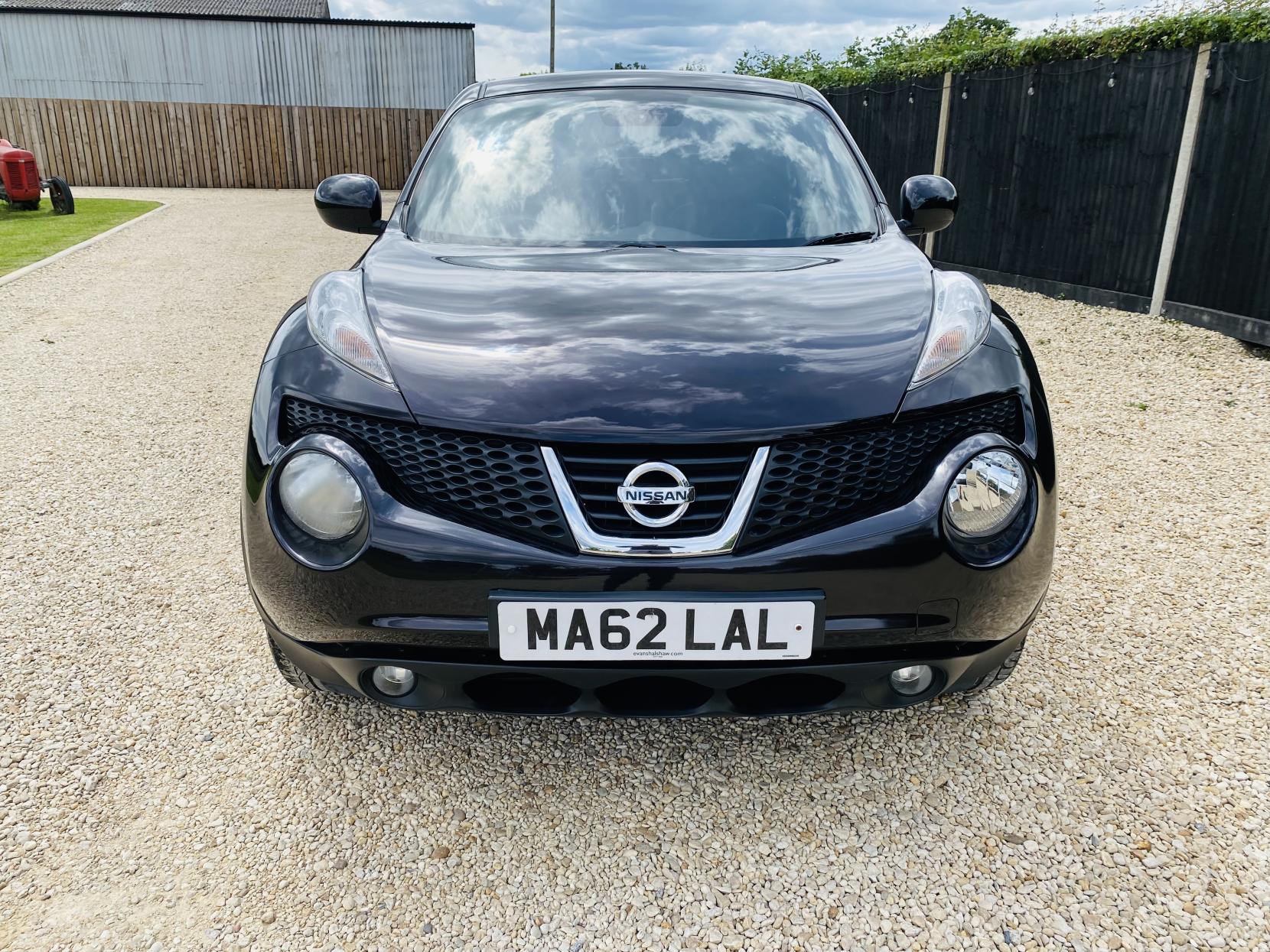 Nissan Juke 1.6 Tekna SUV 5dr Petrol CVT Euro 5 (117 ps)