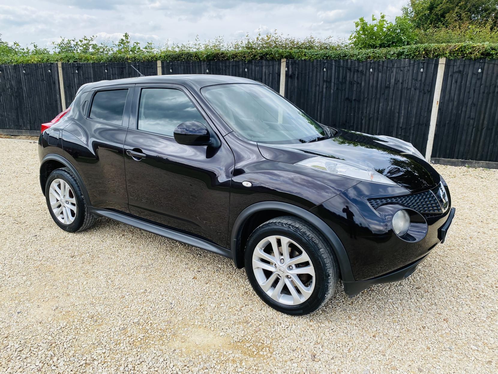 Nissan Juke 1.6 Tekna SUV 5dr Petrol CVT Euro 5 (117 ps)