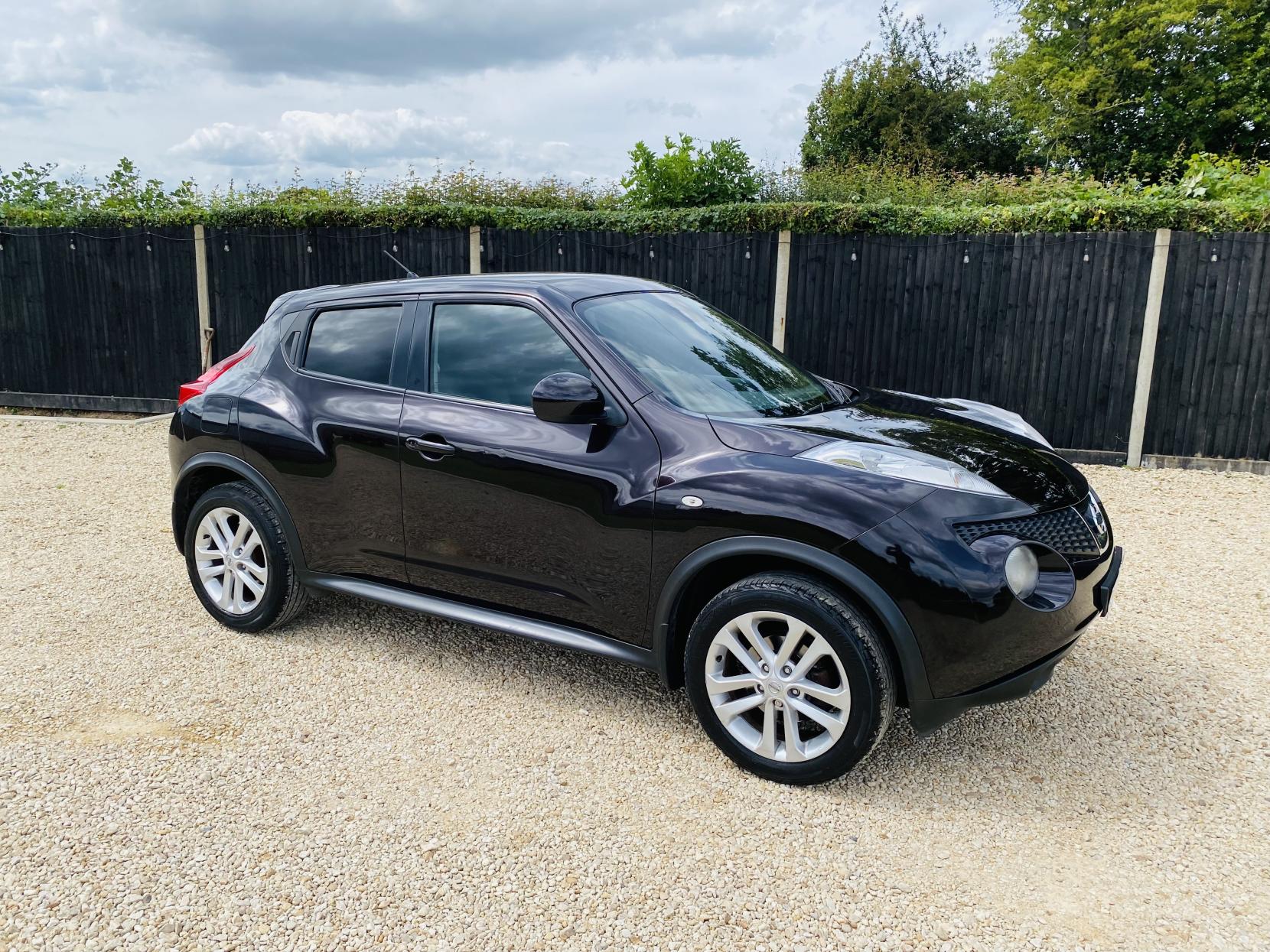 Nissan Juke 1.6 Tekna SUV 5dr Petrol CVT Euro 5 (117 ps)