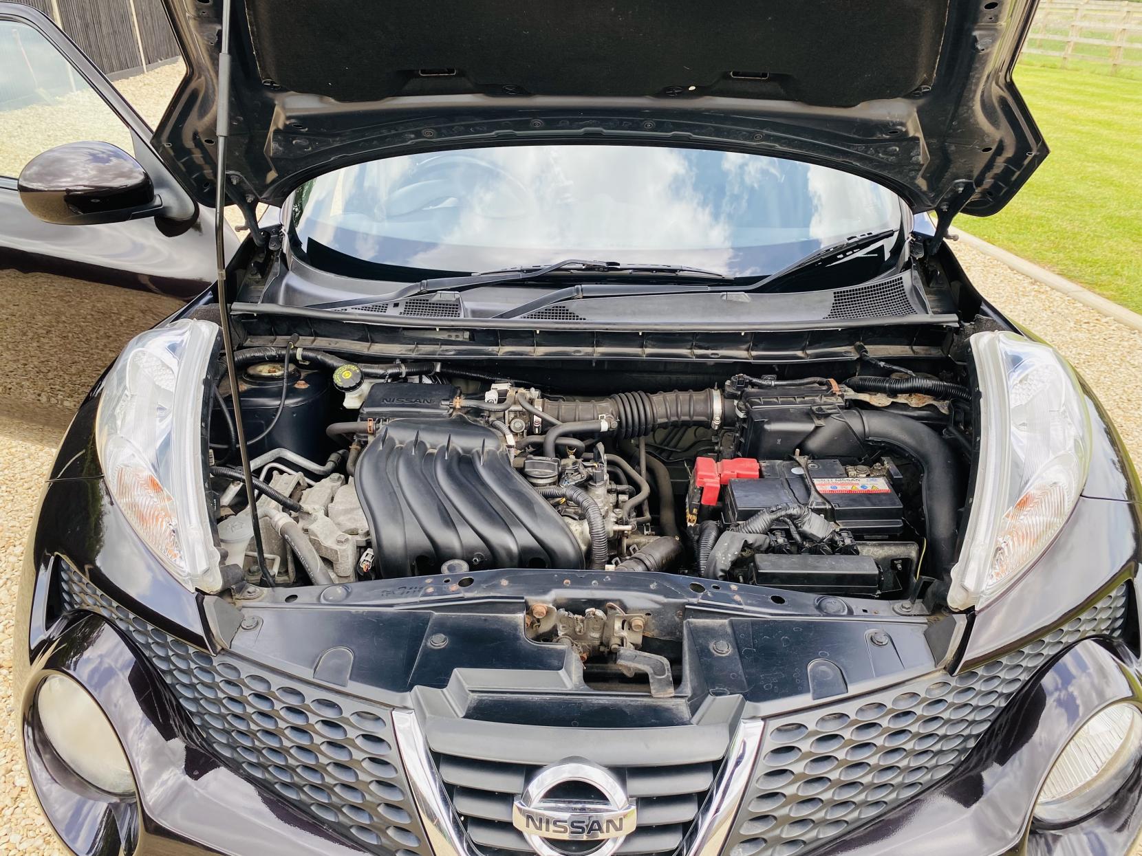 Nissan Juke 1.6 Tekna SUV 5dr Petrol CVT Euro 5 (117 ps)