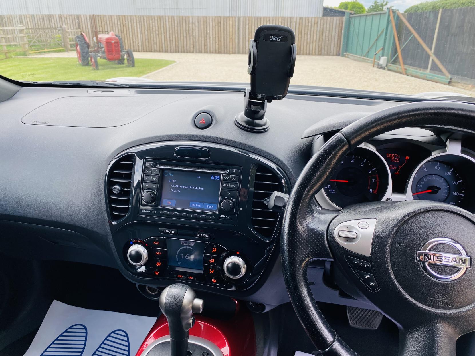 Nissan Juke 1.6 Tekna SUV 5dr Petrol CVT Euro 5 (117 ps)
