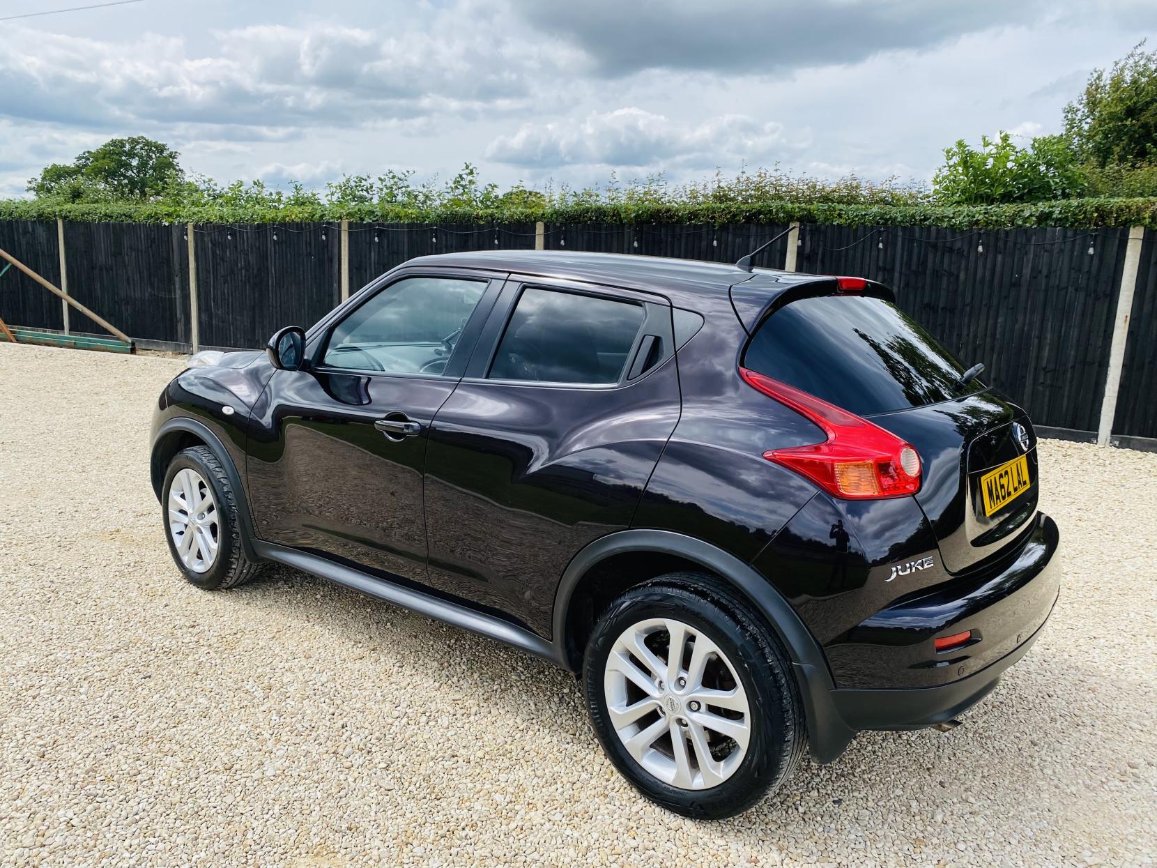 Nissan Juke 1.6 Tekna SUV 5dr Petrol CVT Euro 5 (117 ps)