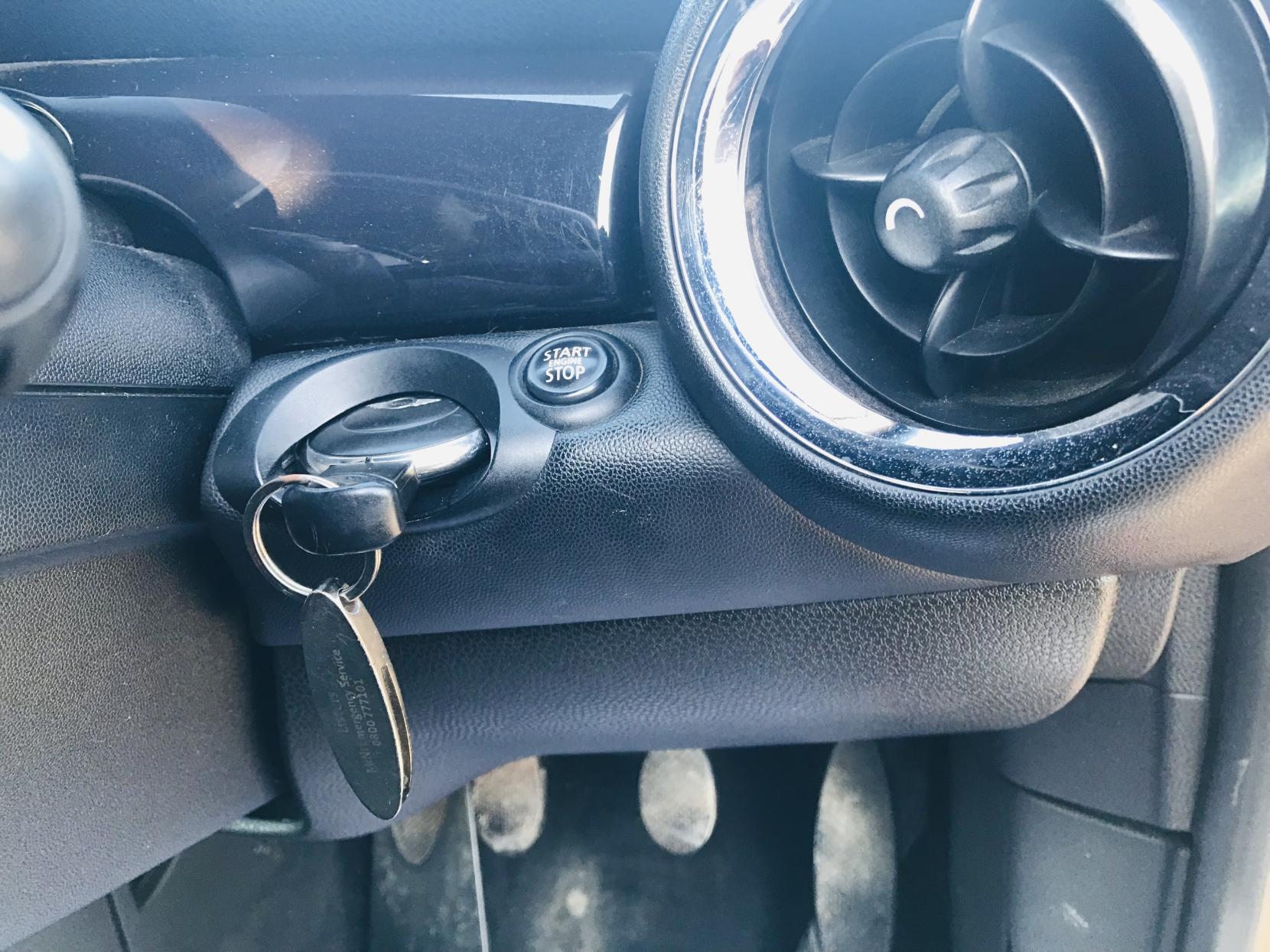 MINI Convertible 1.6 One Convertible 2dr Petrol Manual Euro 5 (98 ps)