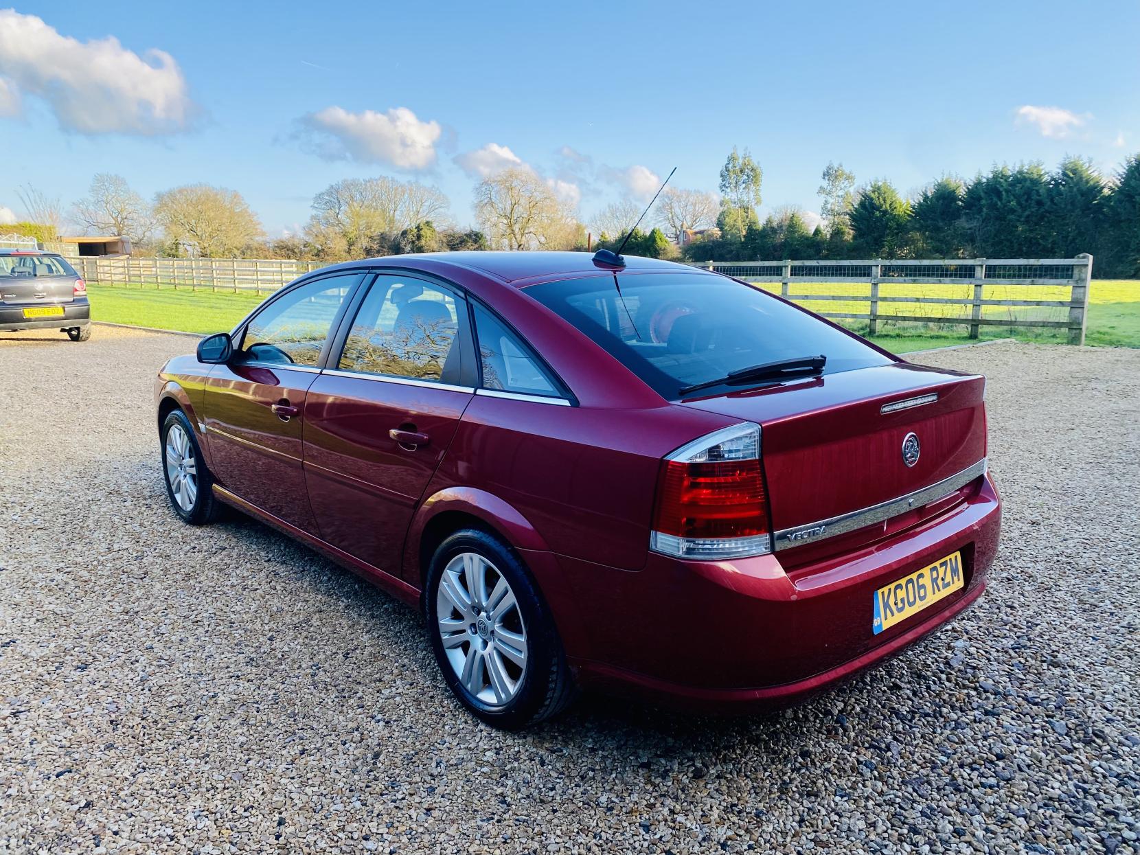 Vauxhall Vectra 1.8 VVT Exclusiv Hatchback 5dr Petrol Manual (173 g/km, 138 bhp)