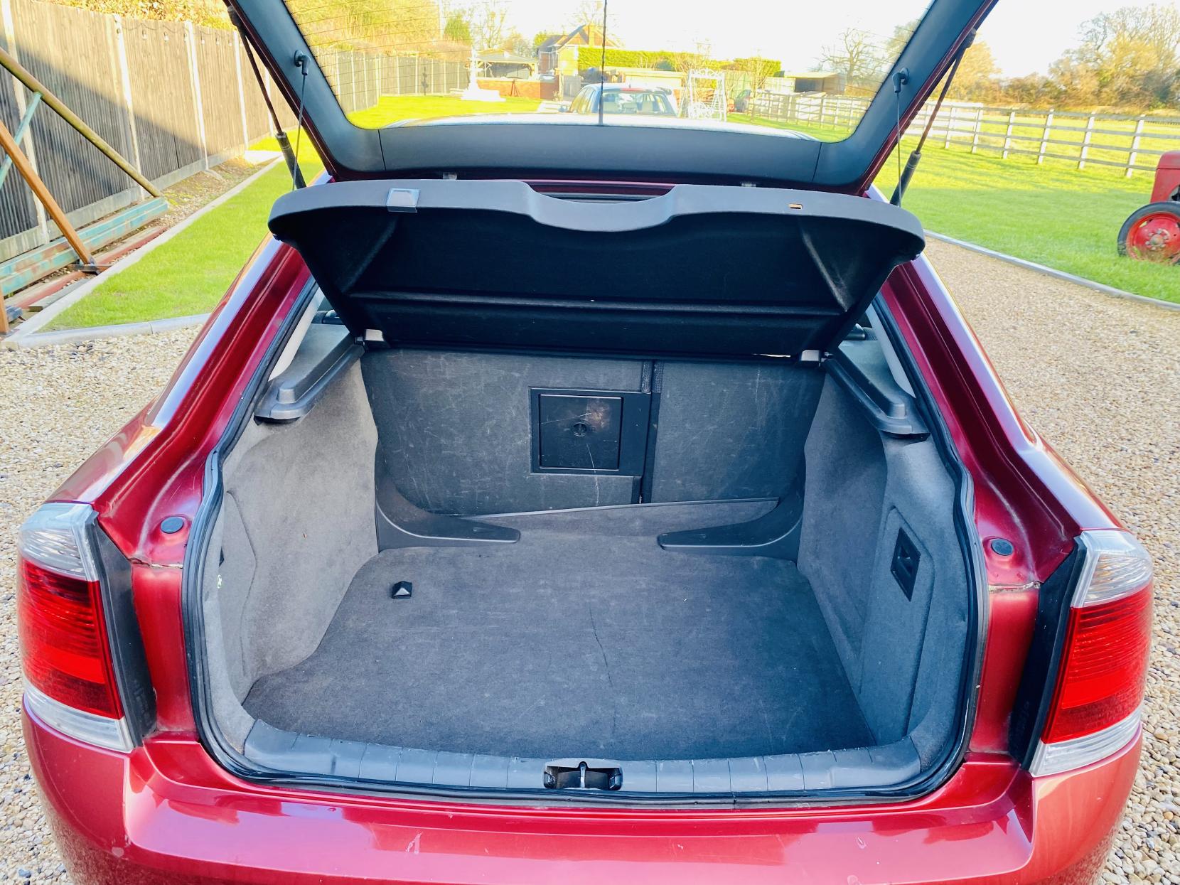 Vauxhall Vectra 1.8 VVT Exclusiv Hatchback 5dr Petrol Manual (173 g/km, 138 bhp)