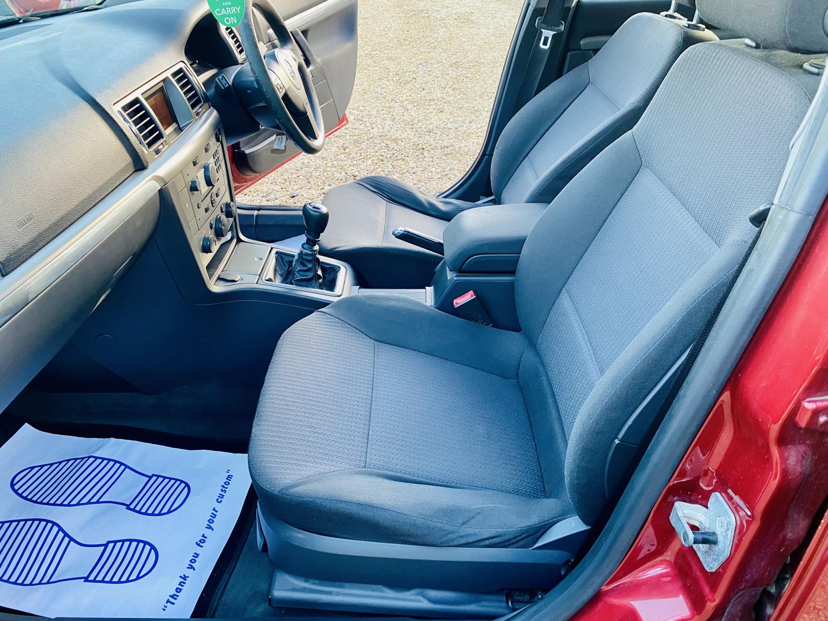 Vauxhall Vectra 1.8 VVT Exclusiv Hatchback 5dr Petrol Manual (173 g/km, 138 bhp)