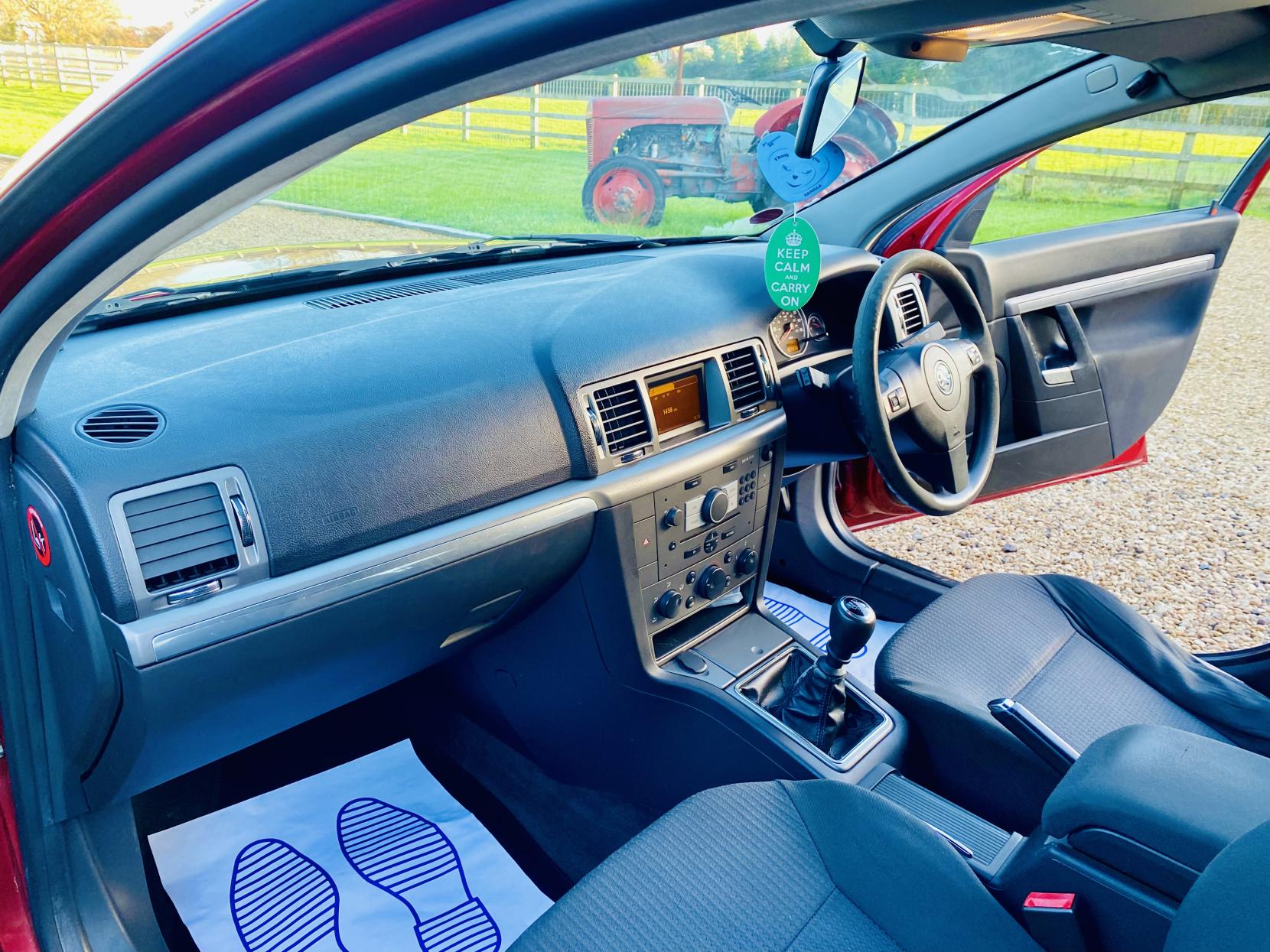 Vauxhall Vectra 1.8 VVT Exclusiv Hatchback 5dr Petrol Manual (173 g/km, 138 bhp)