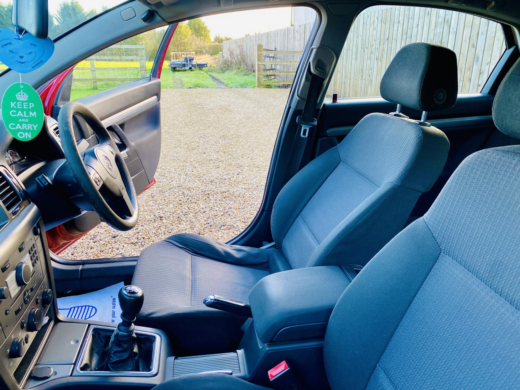 Vauxhall Vectra 1.8 VVT Exclusiv Hatchback 5dr Petrol Manual (173 g/km, 138 bhp)