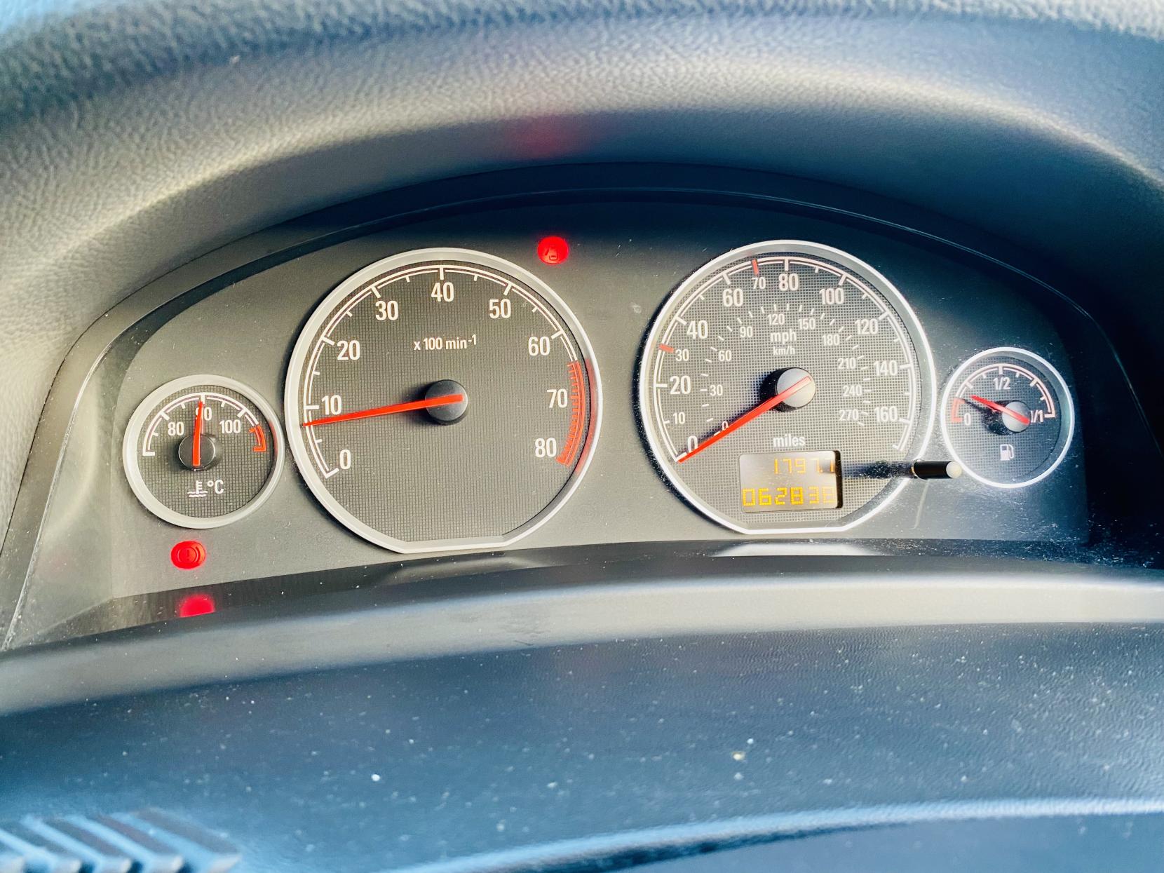 Vauxhall Vectra 1.8 VVT Exclusiv Hatchback 5dr Petrol Manual (173 g/km, 138 bhp)