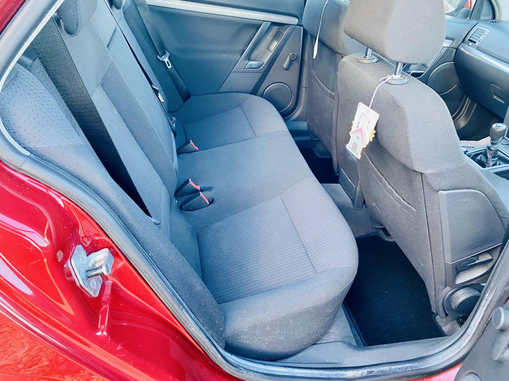 Vauxhall Vectra 1.8 VVT Exclusiv Hatchback 5dr Petrol Manual (173 g/km, 138 bhp)