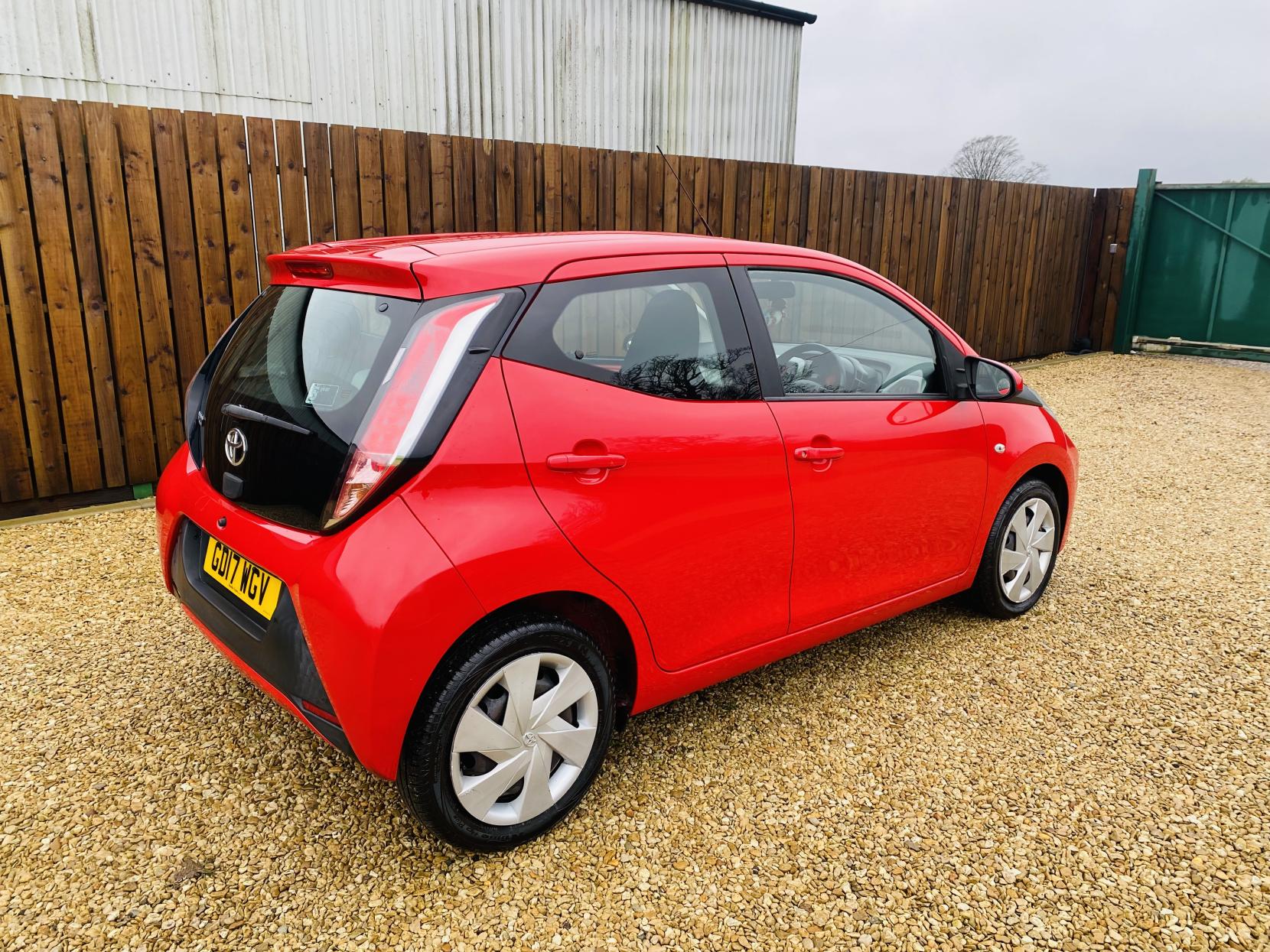 Toyota AYGO 1.0 VVT-i x-play Hatchback 5dr Petrol Manual Euro 6 (68 ps)