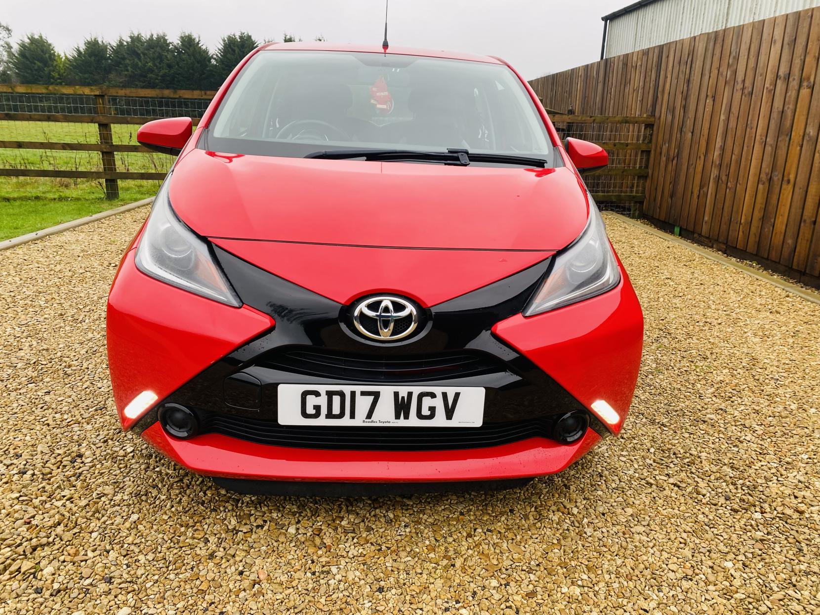 Toyota AYGO 1.0 VVT-i x-play Hatchback 5dr Petrol Manual Euro 6 (68 ps)
