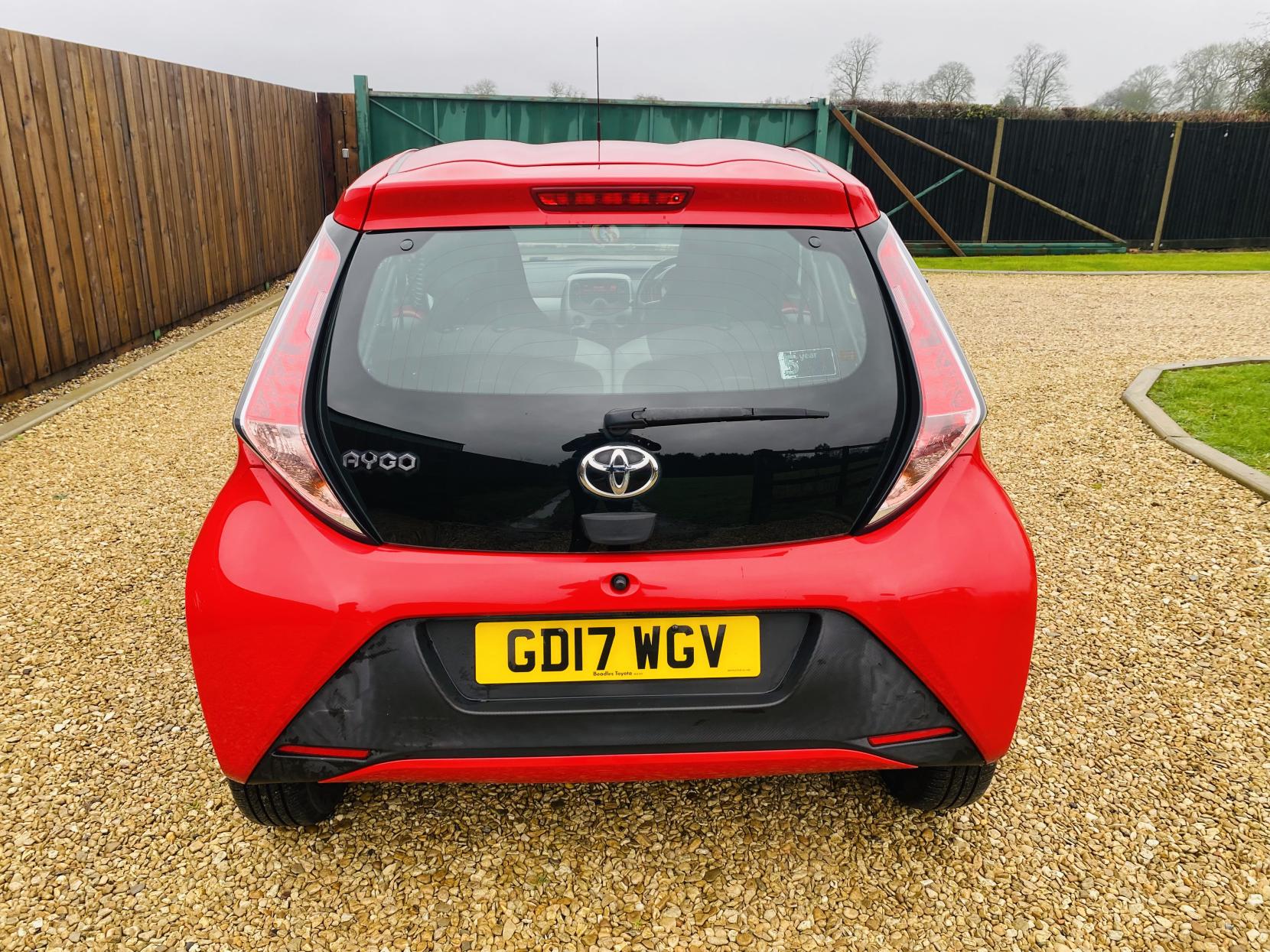 Toyota AYGO 1.0 VVT-i x-play Hatchback 5dr Petrol Manual Euro 6 (68 ps)