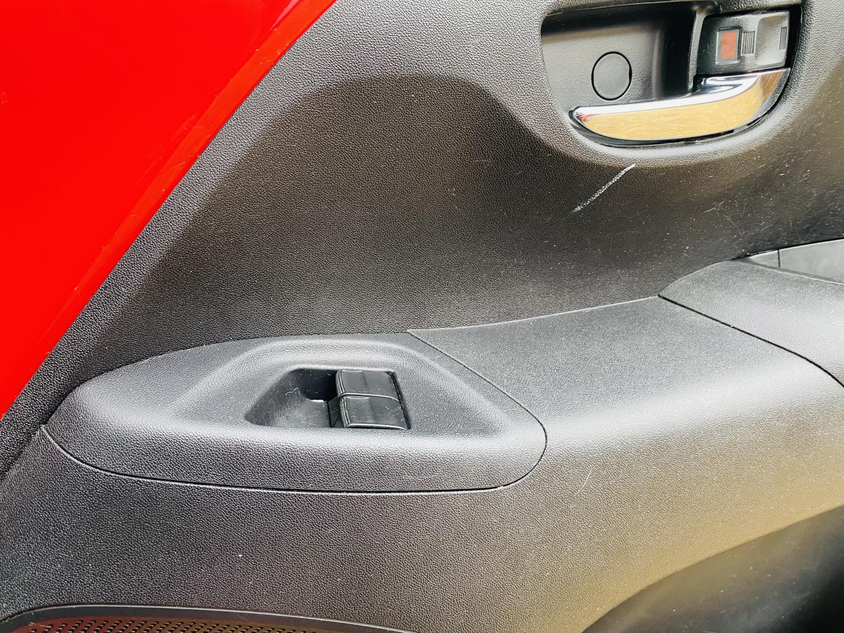 Toyota AYGO 1.0 VVT-i x-play Hatchback 5dr Petrol Manual Euro 6 (68 ps)