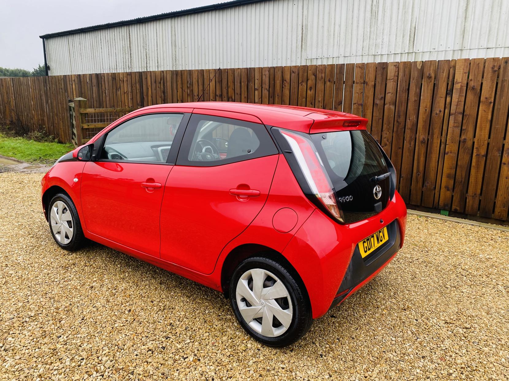 Toyota AYGO 1.0 VVT-i x-play Hatchback 5dr Petrol Manual Euro 6 (68 ps)