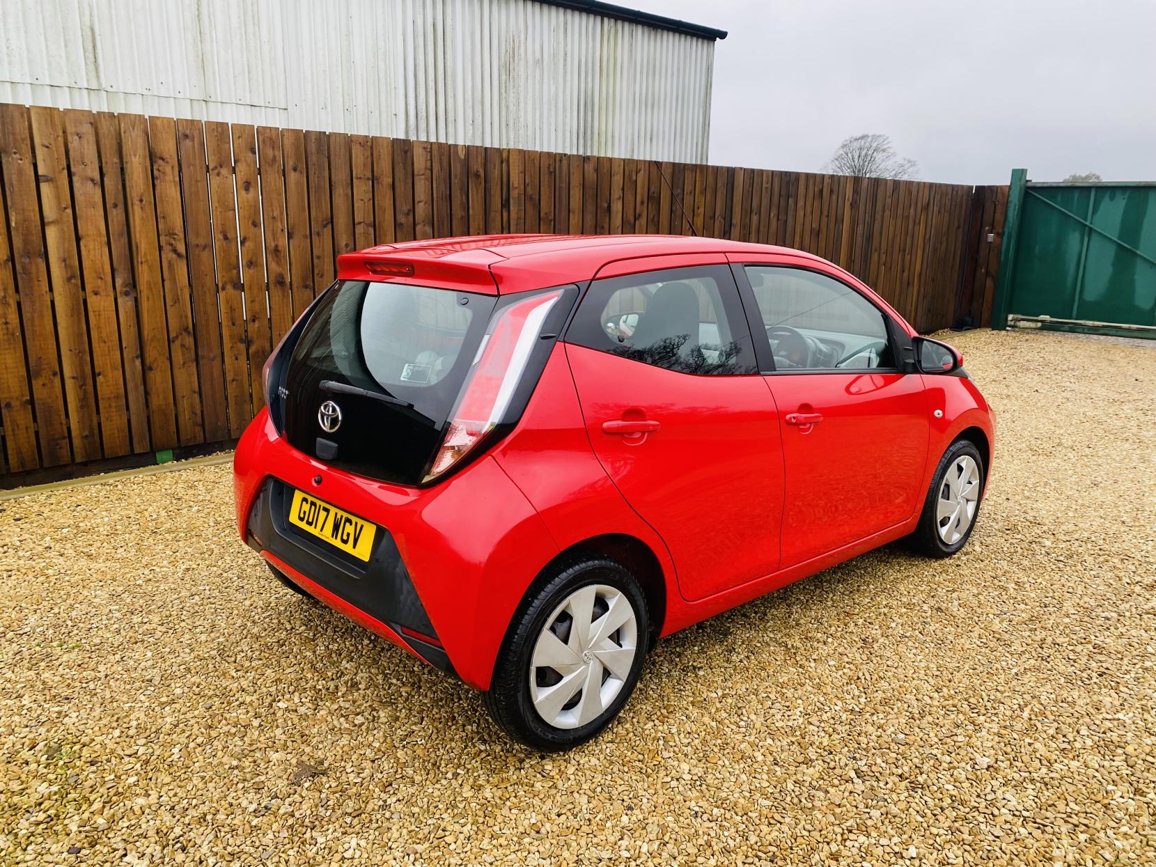 Toyota AYGO 1.0 VVT-i x-play Hatchback 5dr Petrol Manual Euro 6 (68 ps)