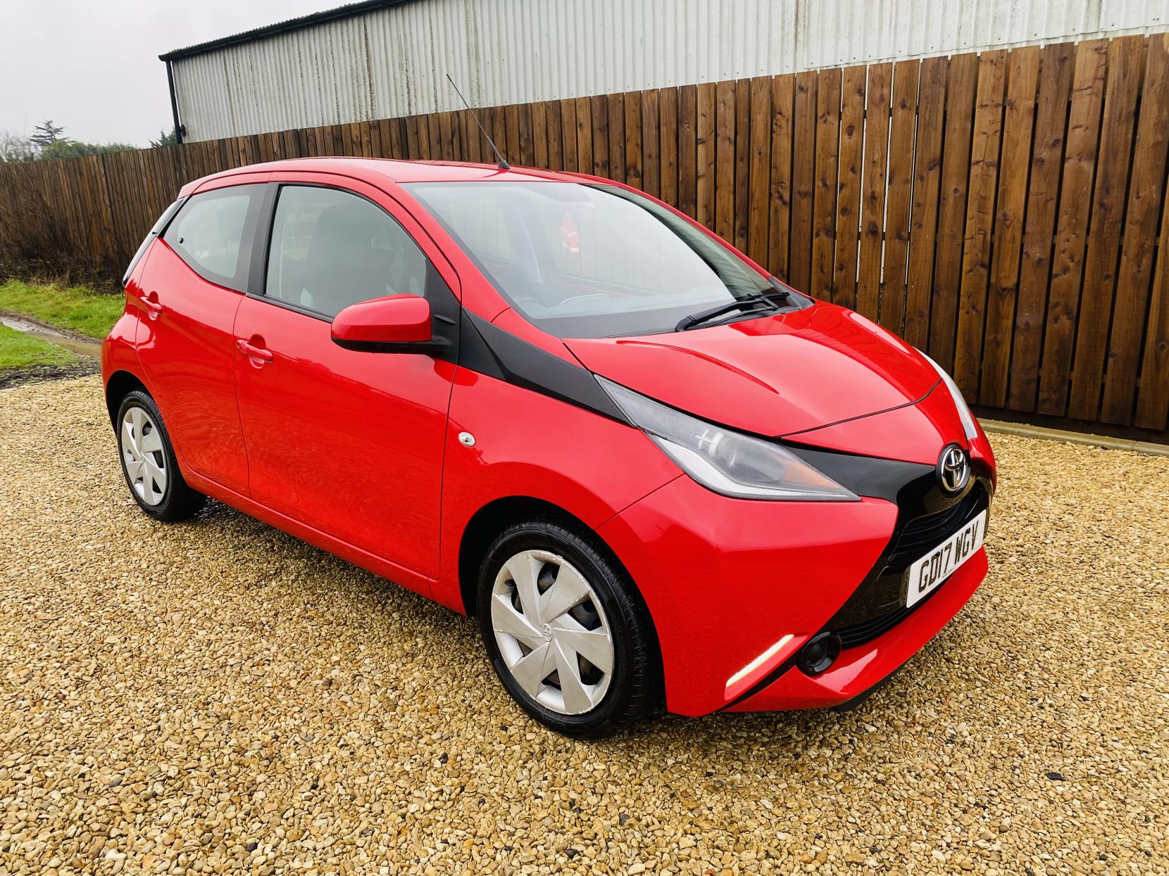 Toyota AYGO 1.0 VVT-i x-play Hatchback 5dr Petrol Manual Euro 6 (68 ps)