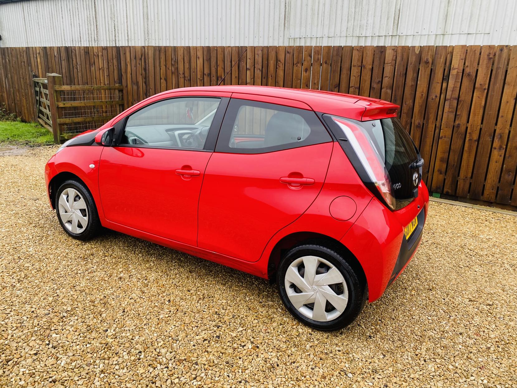 Toyota AYGO 1.0 VVT-i x-play Hatchback 5dr Petrol Manual Euro 6 (68 ps)