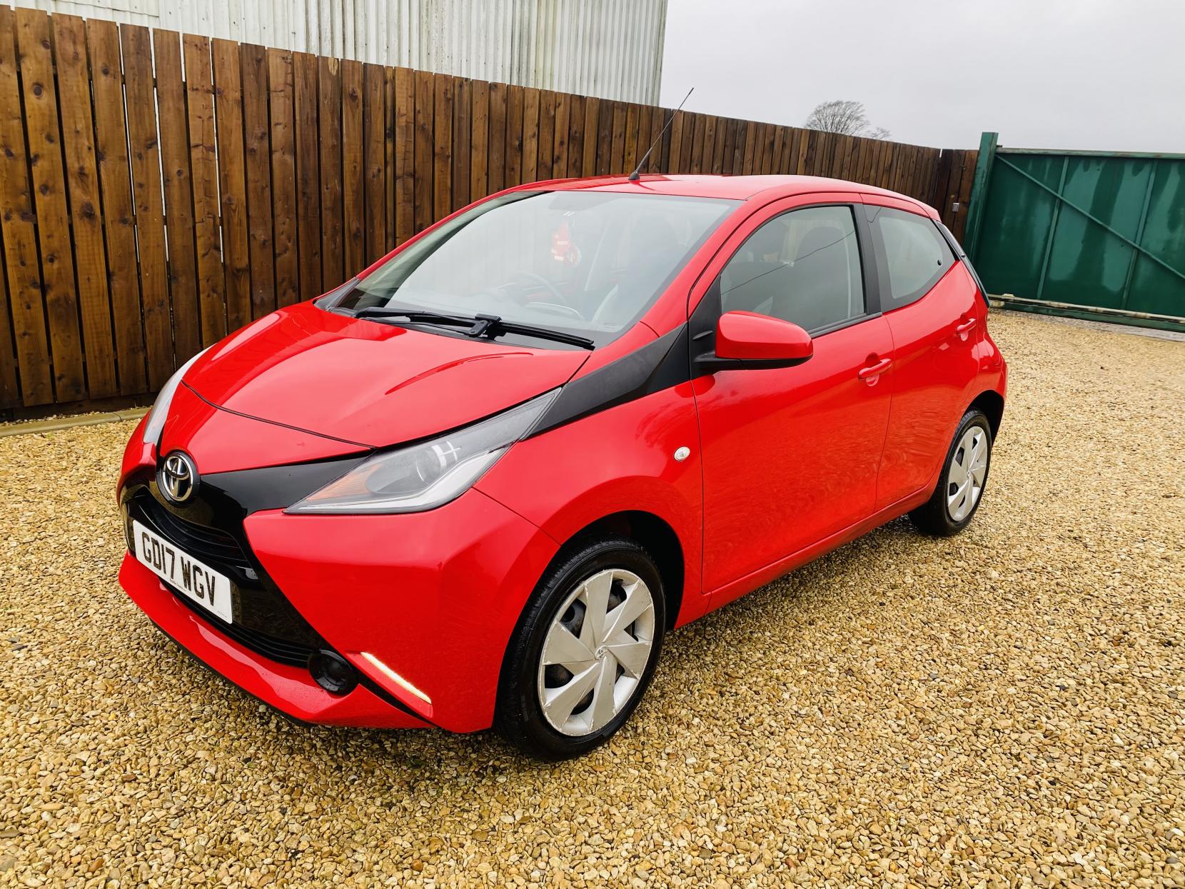 Toyota AYGO 1.0 VVT-i x-play Hatchback 5dr Petrol Manual Euro 6 (68 ps)