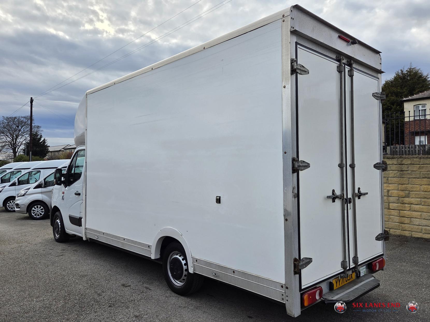 Renault Trucks Master RENAULT TRUCKS MASTER RED EDITION 35 LWB LOW LOADER MK3 FL2 (E62)