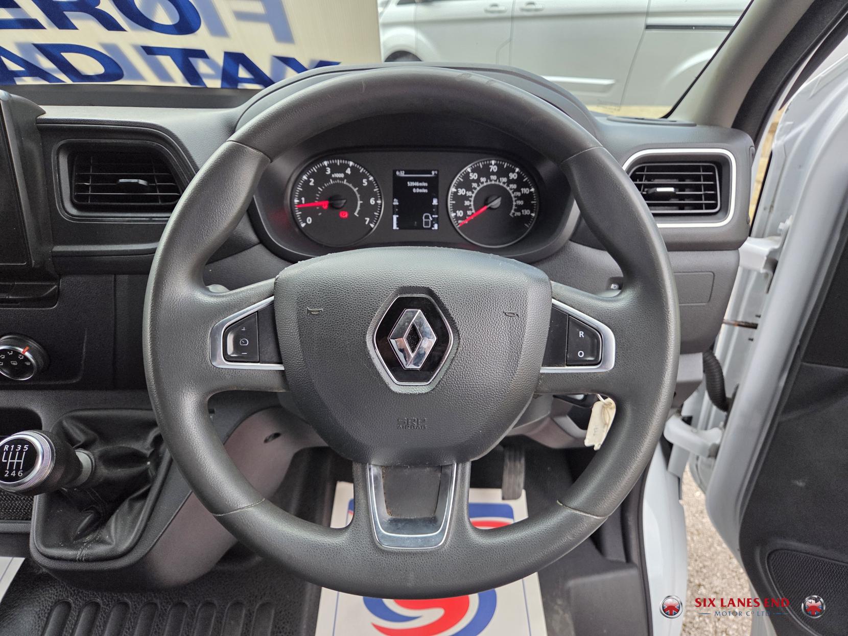 Renault Trucks Master RENAULT TRUCKS MASTER RED EDITION 35 LWB LOW LOADER MK3 FL2 (E62)