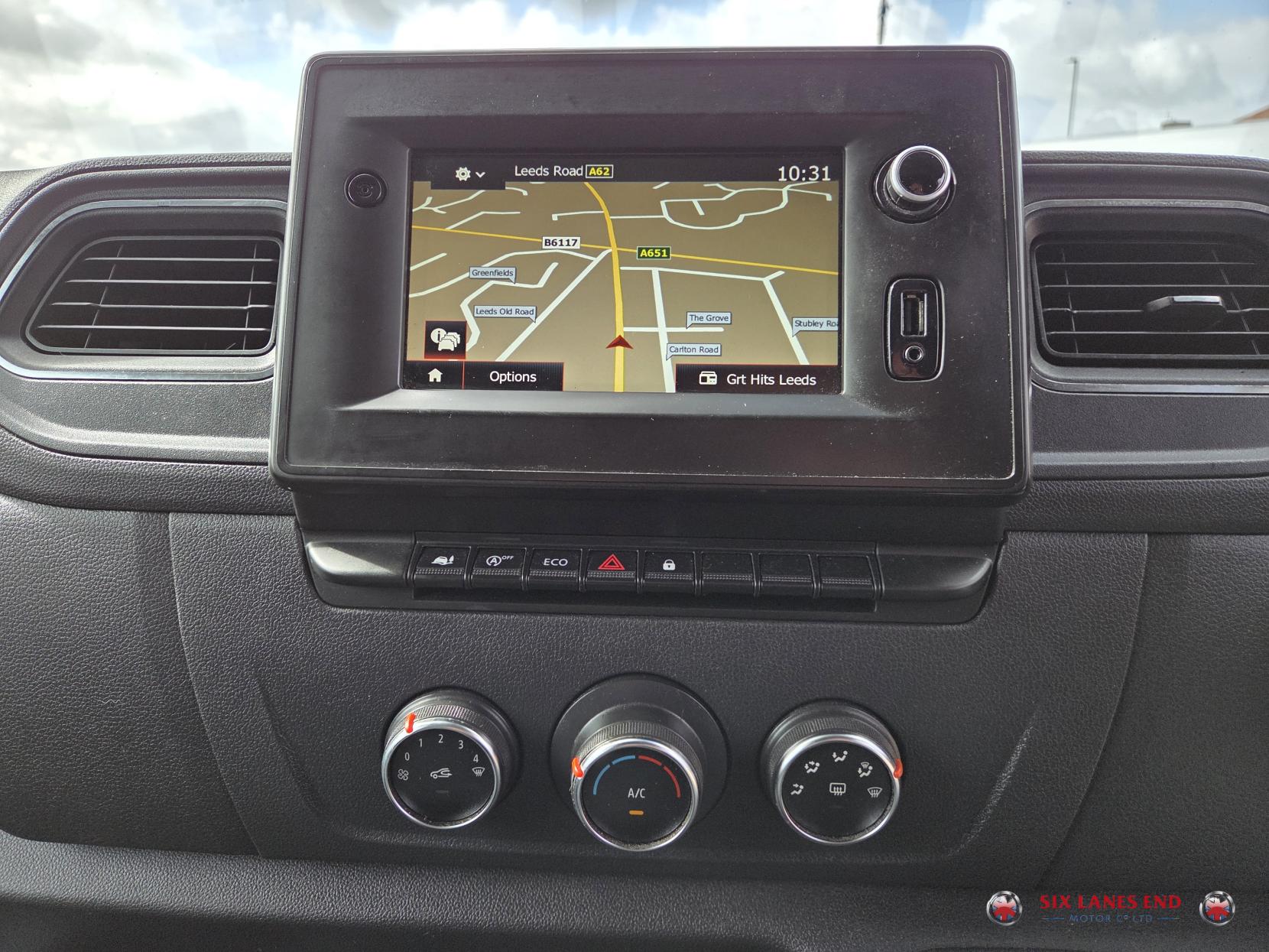 Renault Trucks Master RENAULT TRUCKS MASTER RED EDITION 35 LWB LOW LOADER MK3 FL2 (E62)