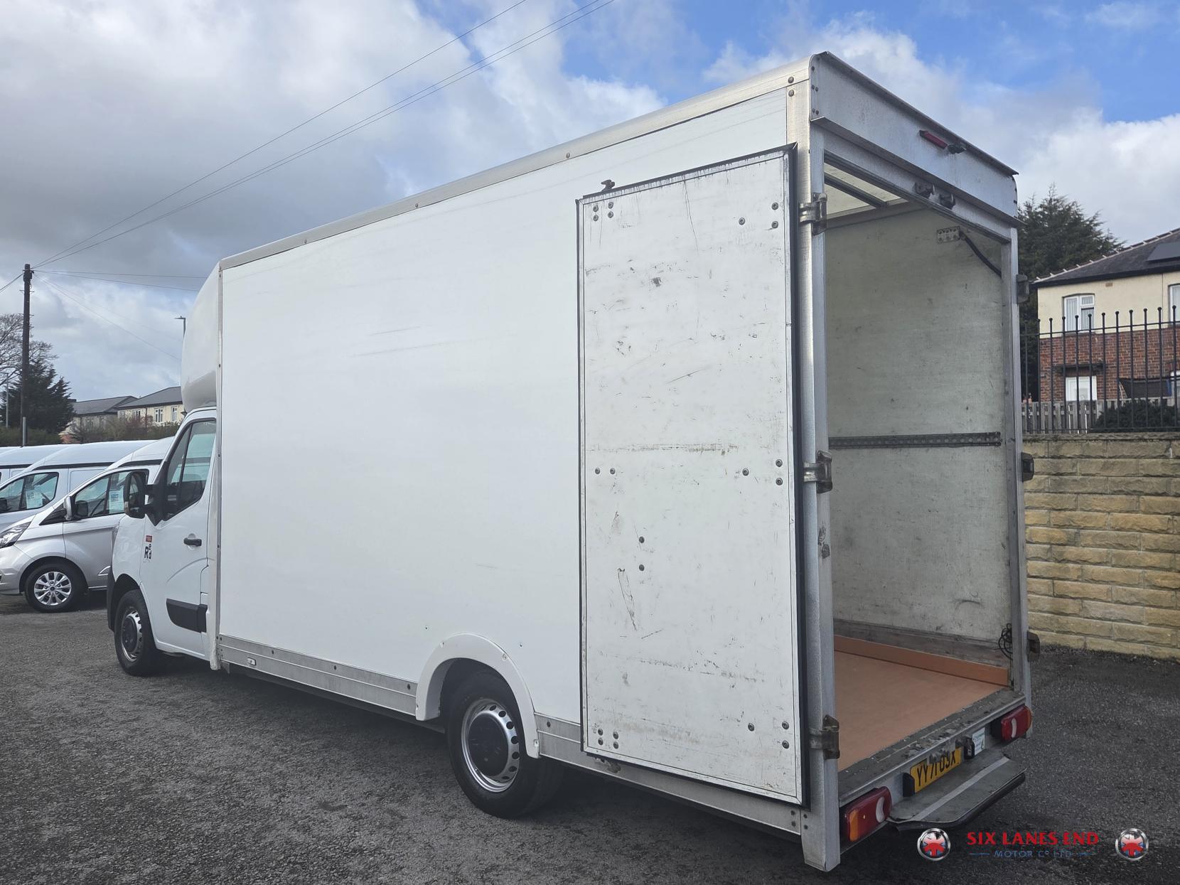 Renault Trucks Master RENAULT TRUCKS MASTER RED EDITION 35 LWB LOW LOADER MK3 FL2 (E62)