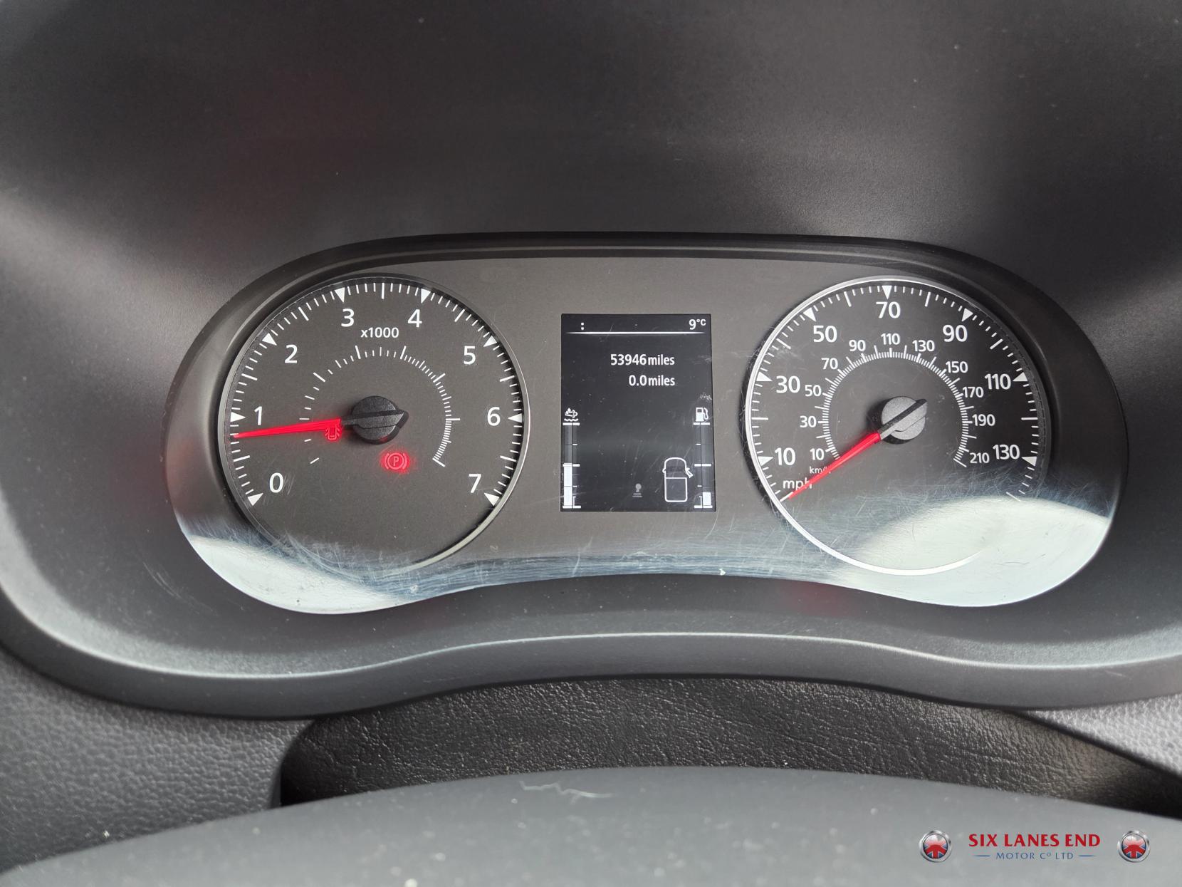 Renault Trucks Master RENAULT TRUCKS MASTER RED EDITION 35 LWB LOW LOADER MK3 FL2 (E62)