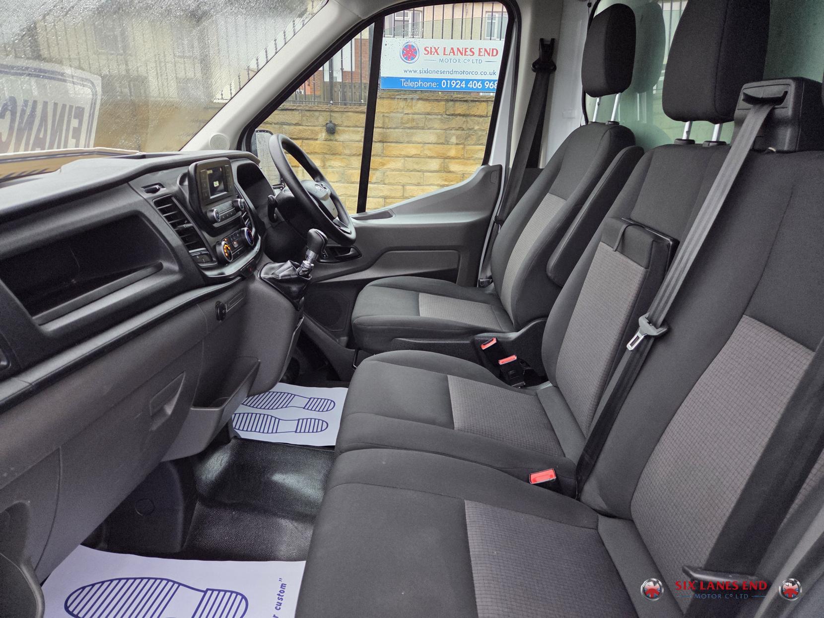 Ford Transit 2.0 350 EcoBlue Leader Luton 3dr Diesel Manual FWD L4 Euro 6 (s/s) (130 ps)