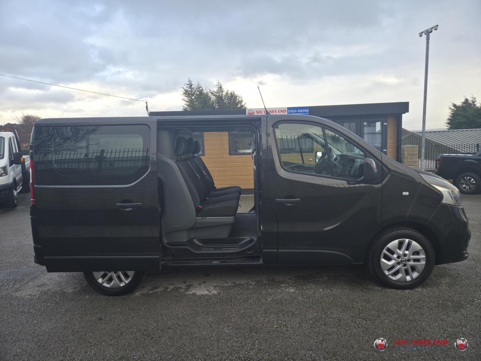 Nissan NV300 1.6 dCi 1.0t Tekna Crew Van Double Cab 6dr Diesel Manual L1 H1 Euro 6 (120 ps)