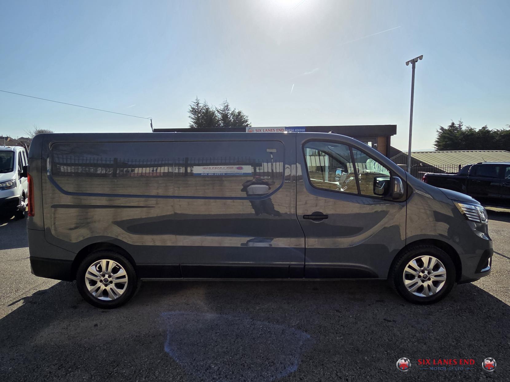 Renault Trafic 2.0 dCi Blue LL30 Sport Panel Van 5dr Diesel Manual L2 H1 Euro 6 (s/s) (130 ps)