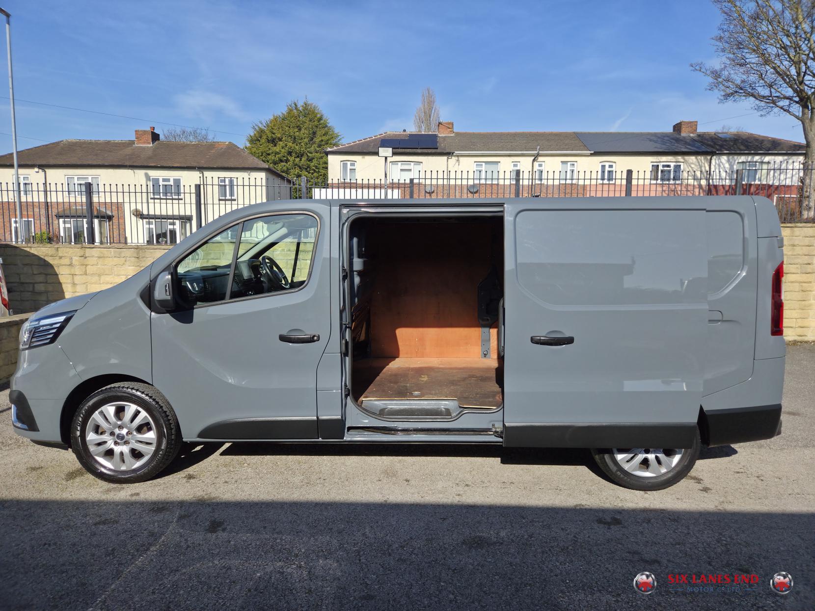 Renault Trafic 2.0 dCi Blue LL30 Sport Panel Van 5dr Diesel Manual L2 H1 Euro 6 (s/s) (130 ps)