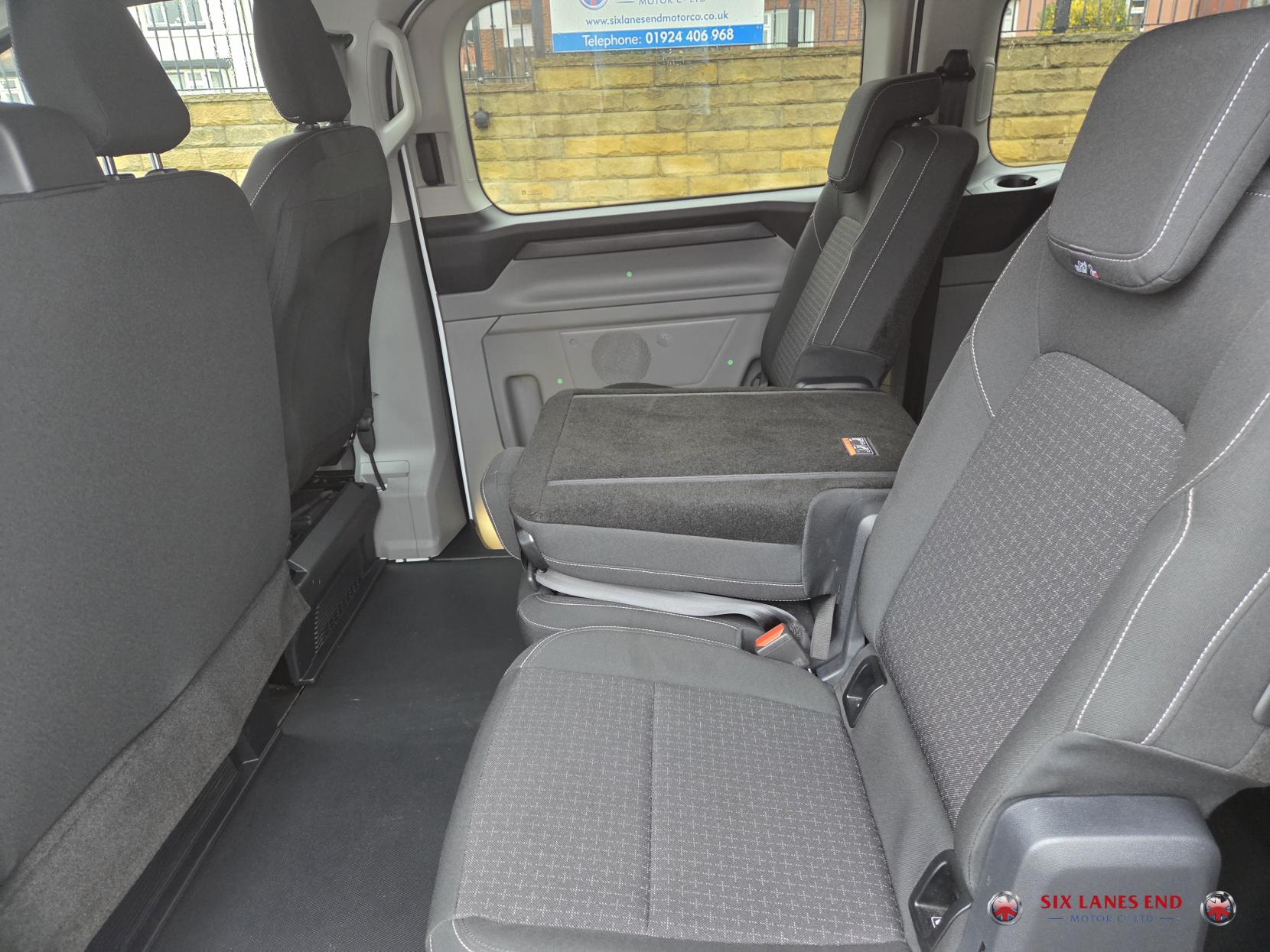 Ford Transit Custom 2.0 320 EcoBlue Trend Kombi Double Cab 5dr Diesel Manual L2 Euro 6 (s/s) (136 ps)