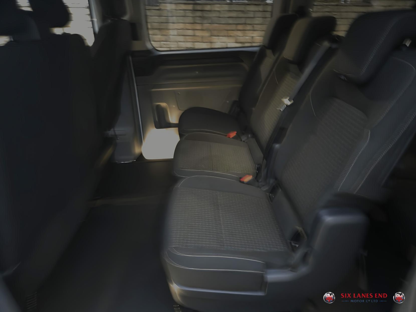 Ford Transit Custom 2.0 320 EcoBlue Trend Kombi Double Cab 5dr Diesel Manual L2 Euro 6 (s/s) (136 ps)