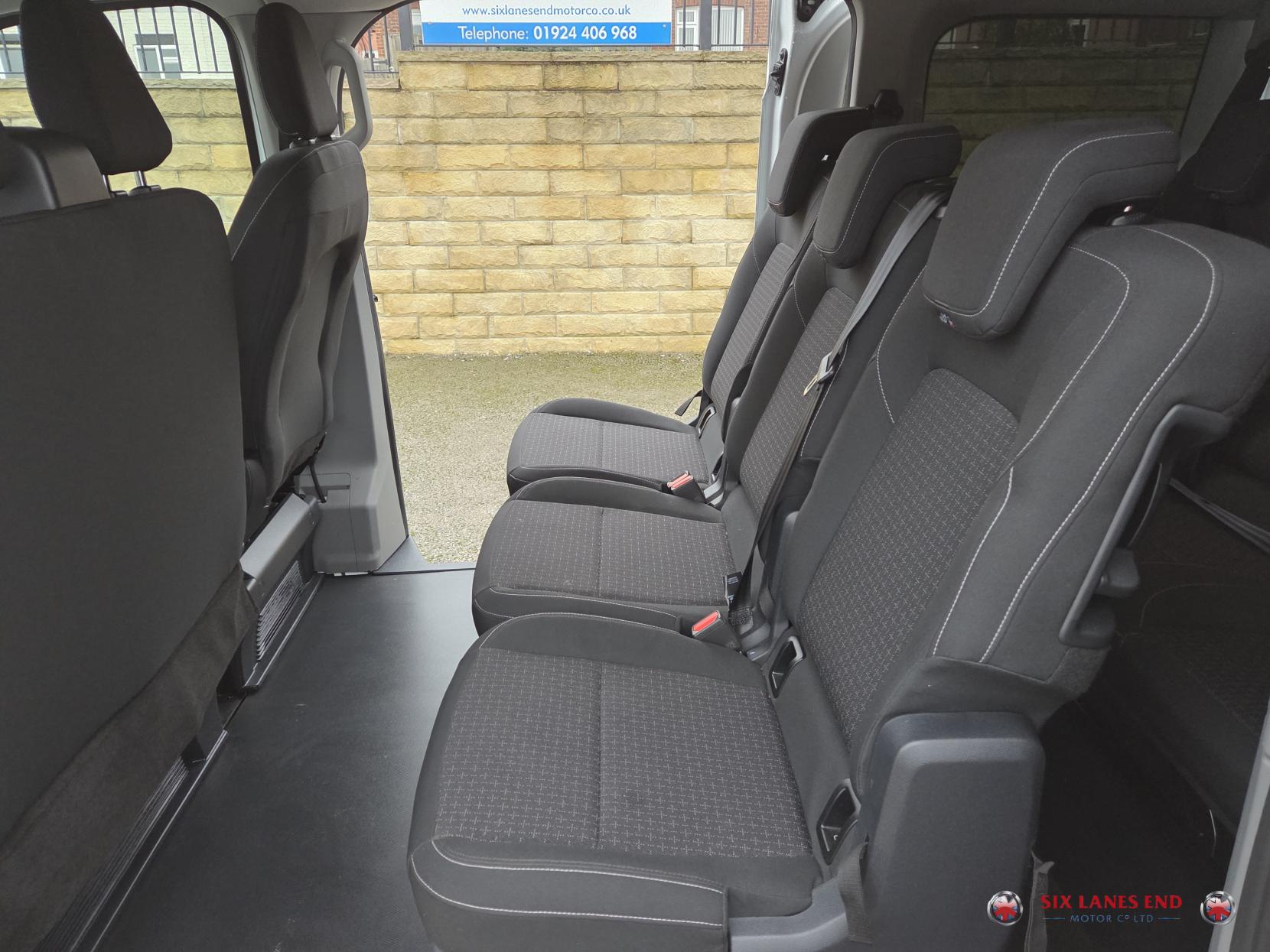 Ford Transit Custom 2.0 320 EcoBlue Trend Kombi Double Cab 5dr Diesel Manual L2 Euro 6 (s/s) (136 ps)
