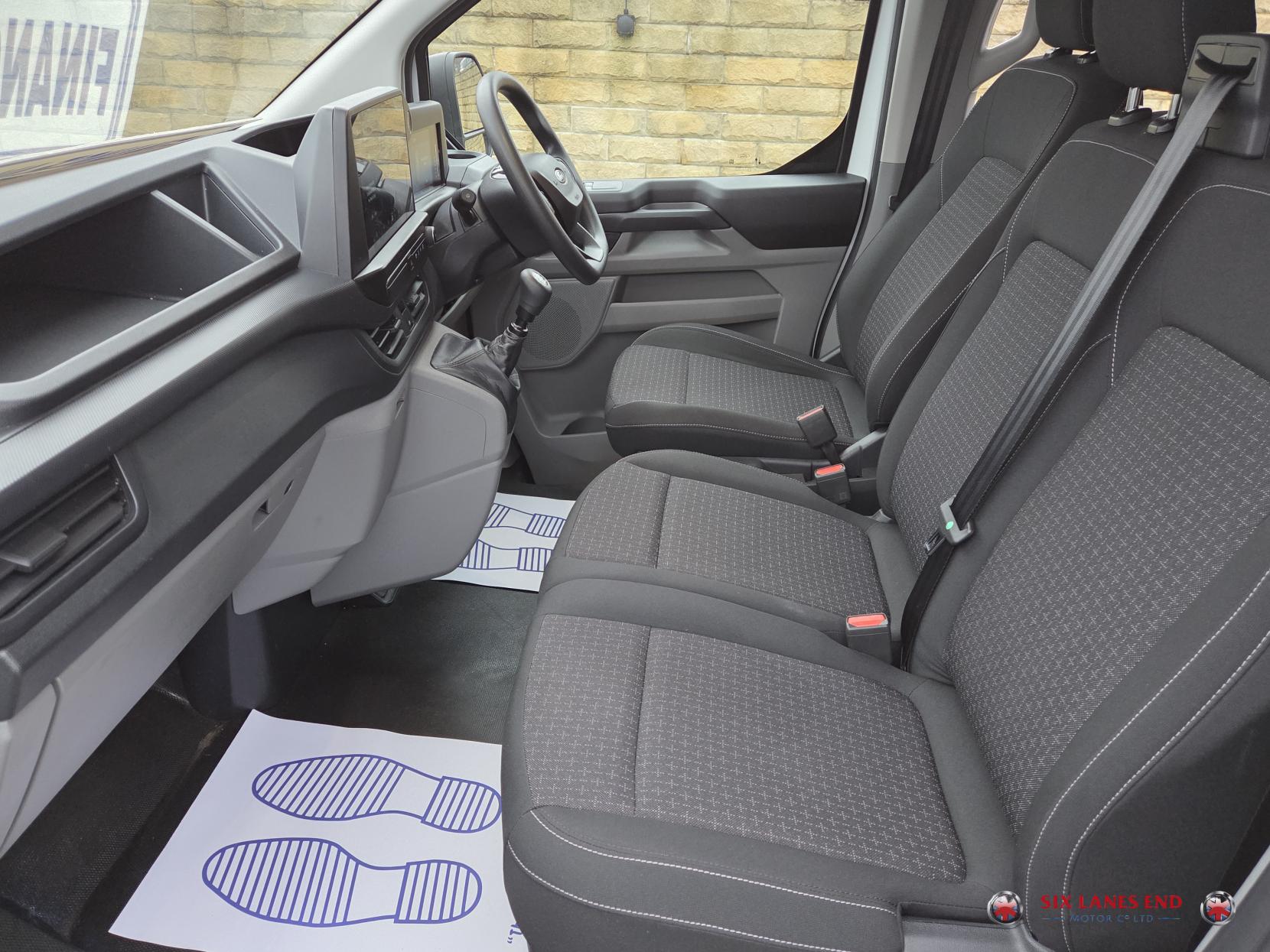 Ford Transit Custom 2.0 320 EcoBlue Trend Kombi Double Cab 5dr Diesel Manual L2 Euro 6 (s/s) (136 ps)