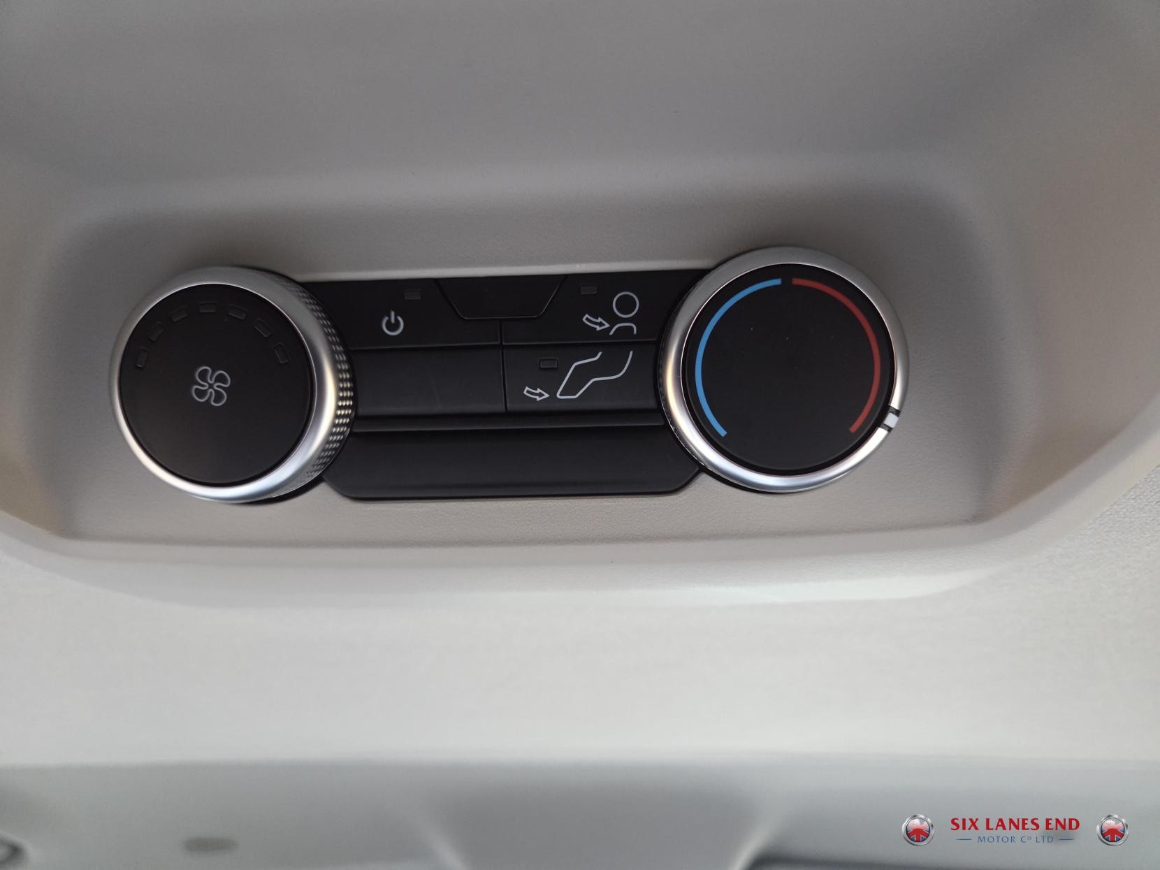 Ford Transit Custom 2.0 320 EcoBlue Trend Kombi Double Cab 5dr Diesel Manual L2 Euro 6 (s/s) (136 ps)