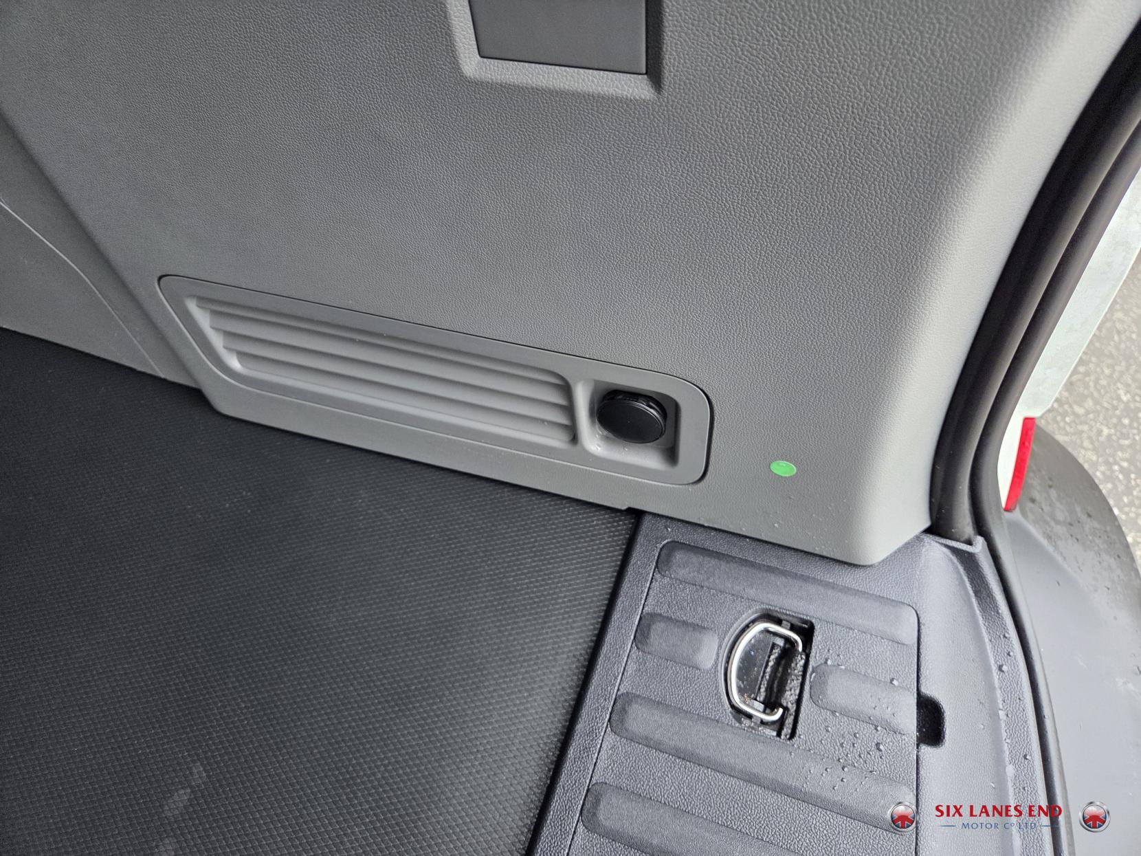 Ford Transit Custom 2.0 320 EcoBlue Trend Kombi Double Cab 5dr Diesel Manual L2 Euro 6 (s/s) (136 ps)