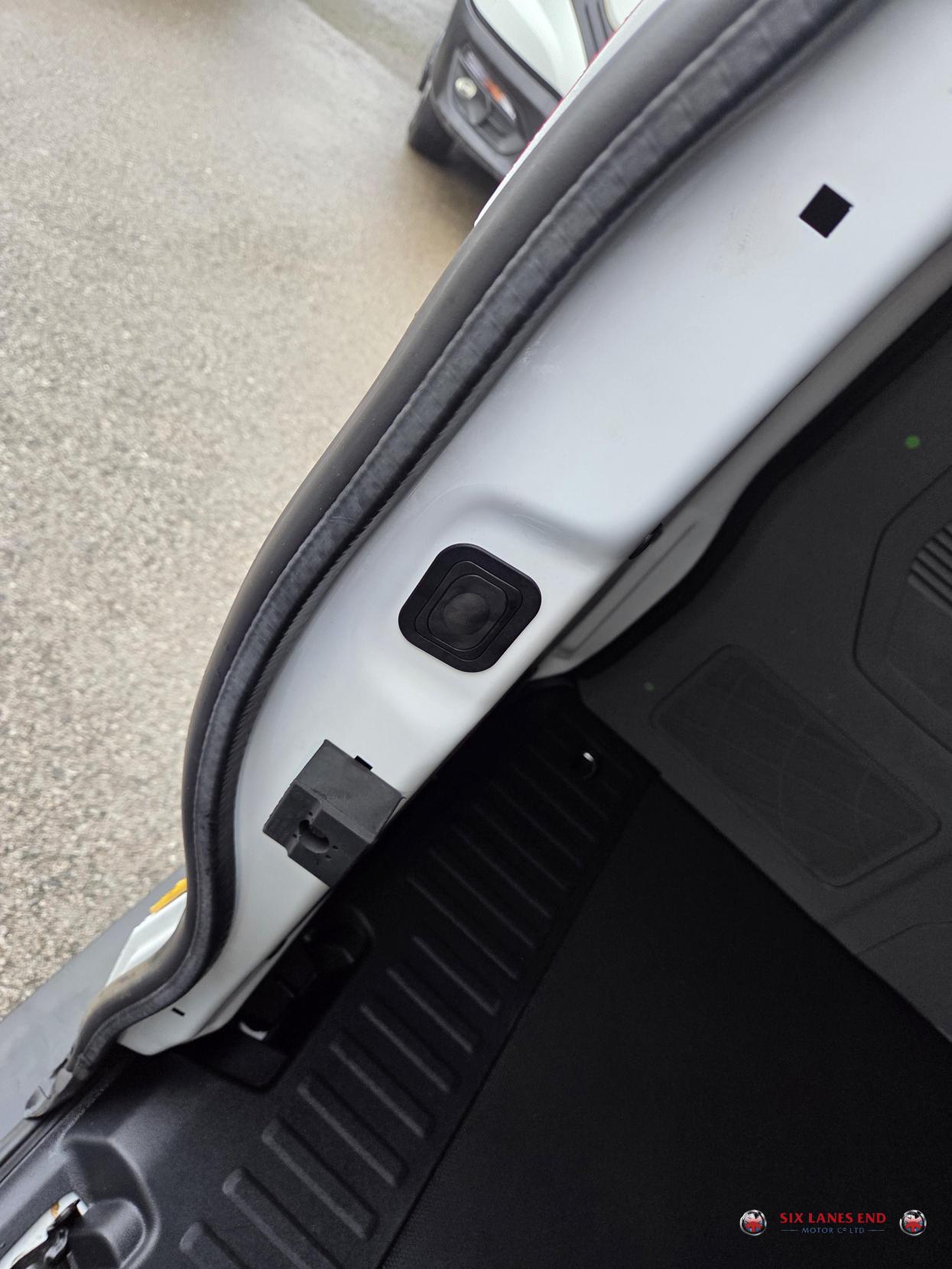 Ford Transit Custom 2.0 320 EcoBlue Trend Kombi Double Cab 5dr Diesel Manual L2 Euro 6 (s/s) (136 ps)