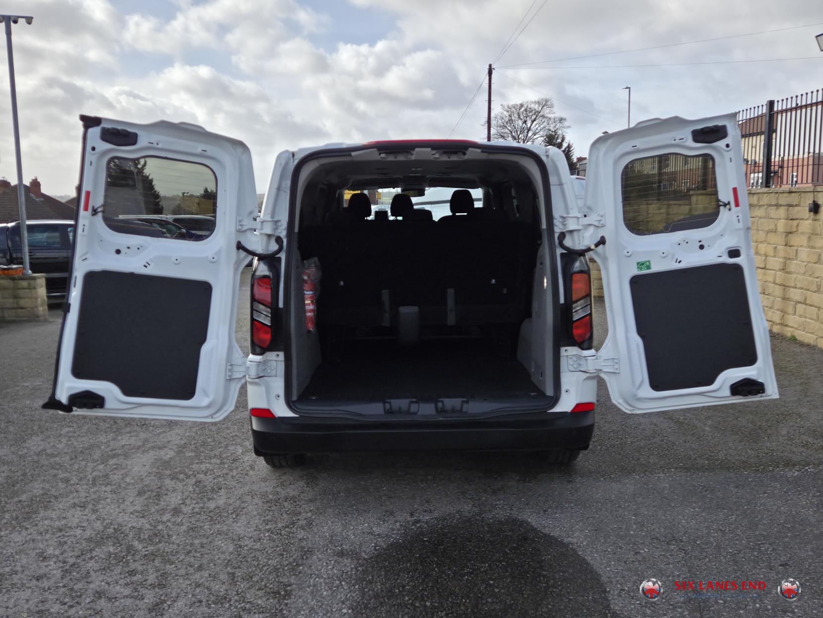 Ford Transit Custom 2.0 320 EcoBlue Trend Kombi Double Cab 5dr Diesel Manual L2 Euro 6 (s/s) (136 ps)