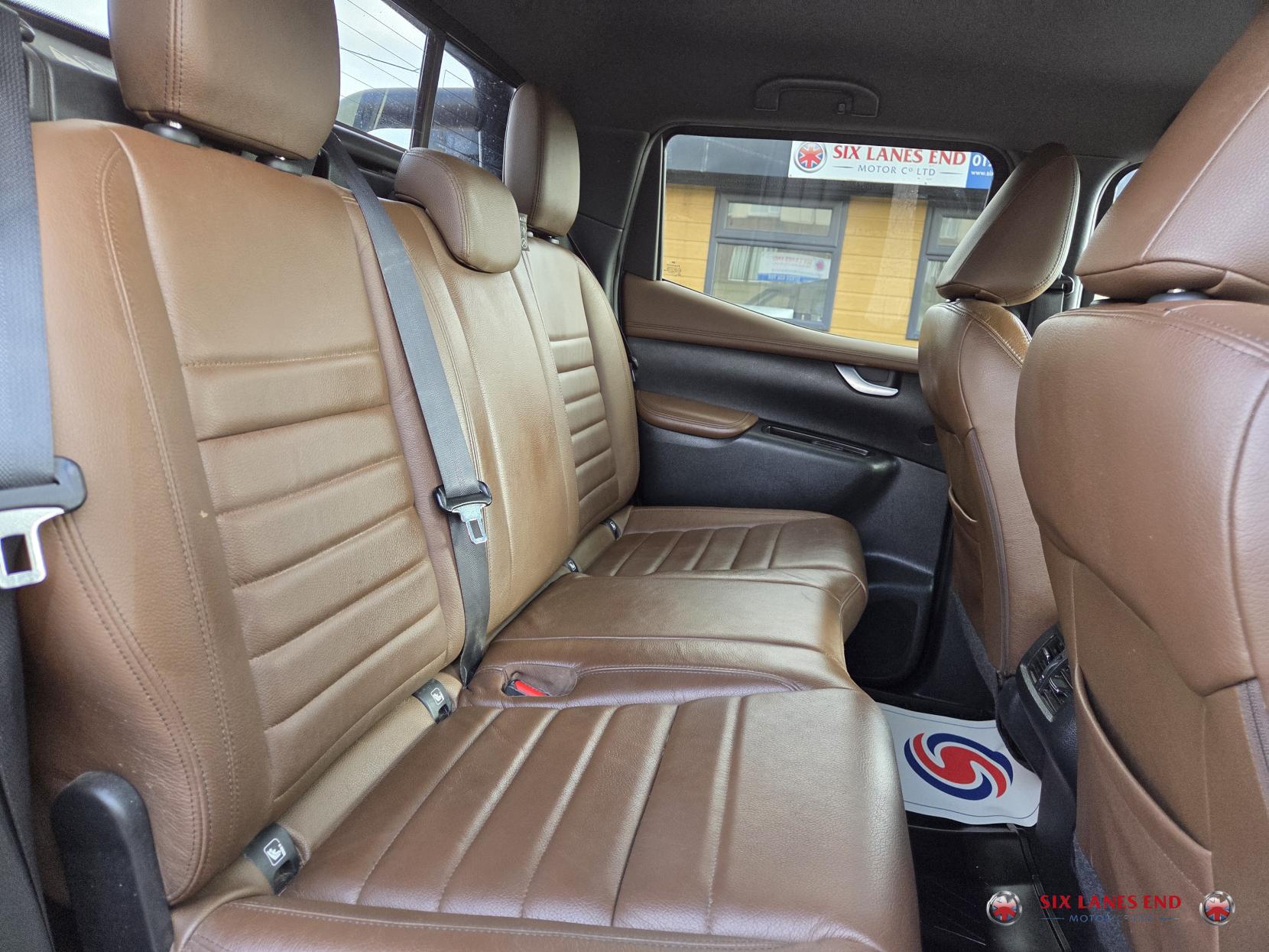 Mercedes-Benz X Class 3.0 CDI V6 Power Pickup Double Cab 4dr Diesel G-Tronic+ 4MATIC Euro 6 (258 ps)