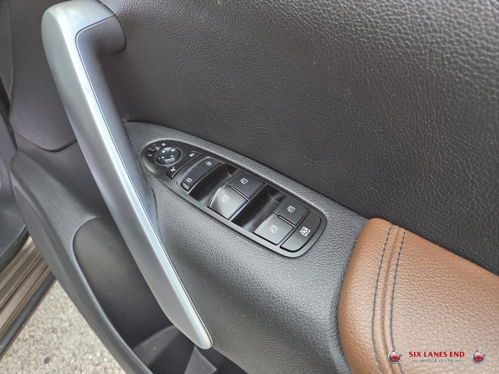 Mercedes-Benz X Class 3.0 CDI V6 Power Pickup Double Cab 4dr Diesel G-Tronic+ 4MATIC Euro 6 (258 ps)